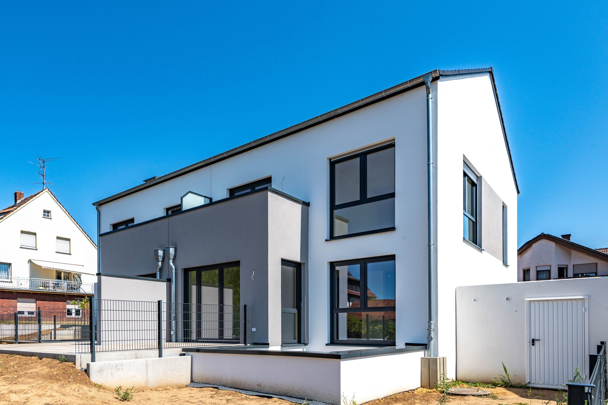Immobilienangebot - Maintal / Hochstadt - Alle - Maintal-Hochstadt: "Neubau" - Komfort Doppelhaushälfte mit eleganter Architektur in attraktiver Lage