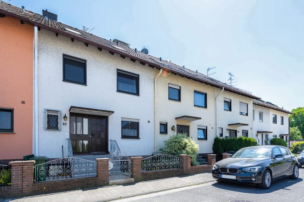 Immobilienangebot - Maintal / Bischofsheim - Alle - "Provisionsfrei"- Maintal-Bischofsheim: Großzügiges, Einfamilienhaus (RMH) in absolut begehrter Lage