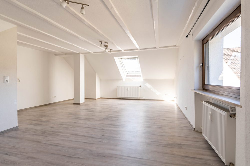 Immobilienangebot - Hanau / Großauheim - Alle - Hanau-Großauheim: Gemütliche 2,5 Zimmer-Dachgeschoss-Wohnung mit Einbauküche in ruhiger Wohnlage