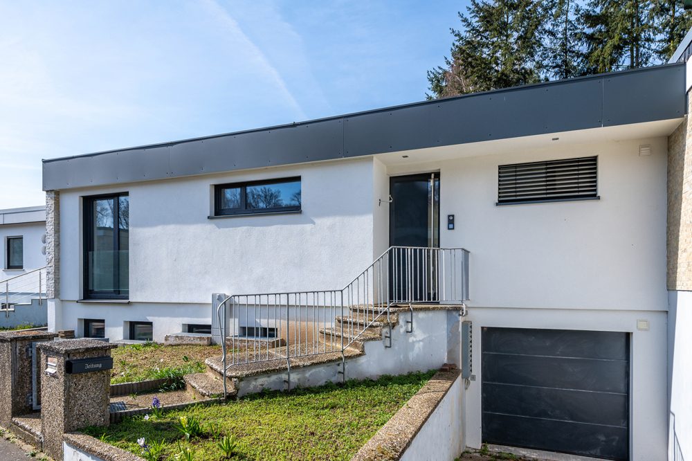 Immobilienangebot - Maintal / Dörnigheim - Alle - Maintal-Dörnigheim: Wunderschönes, saniertes Einfamilienhaus (Bungalow) in begehrter Waldrandlage