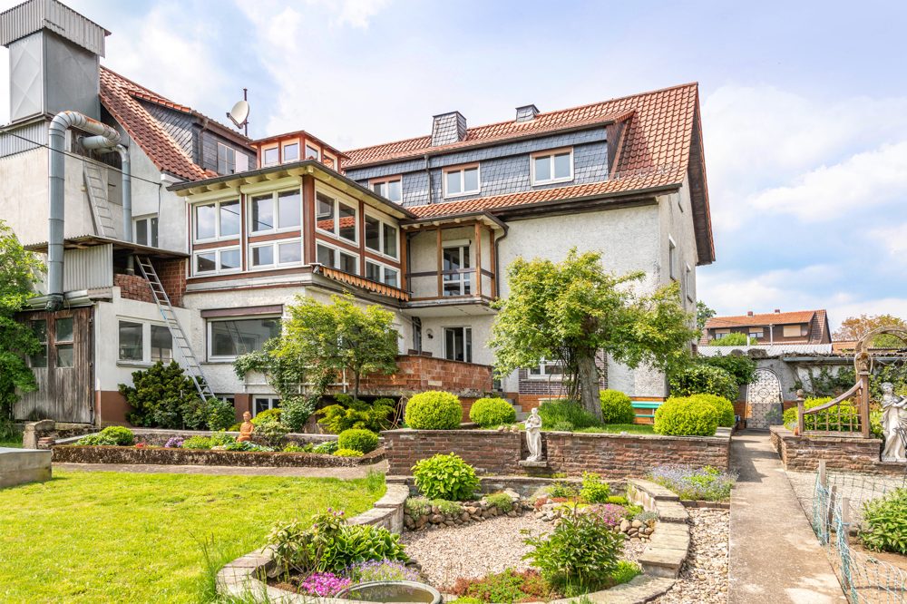 Immobilienangebot - Schlüchtern / Gundhelm - Alle - Schlüchtern-Gundhelm: Großzügiges Wohn- und Geschäftshaus mit großem Gartenbereich in ruhiger Lage