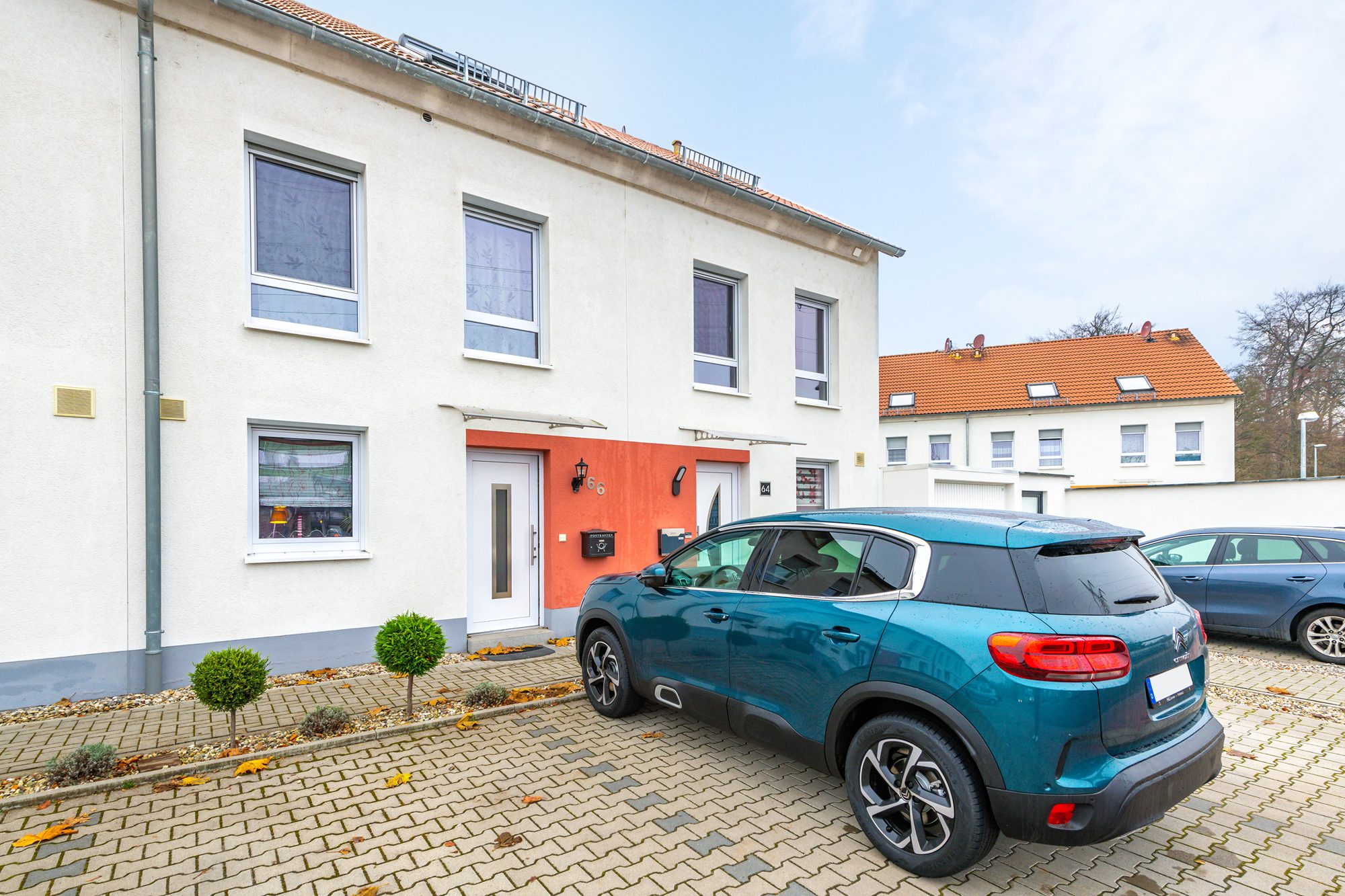Immobilienangebot - Erlensee / Rückingen - Alle - Erlensee-Rückingen: Neuwertiges, großzügiges Reihenmittelhaus mit Einbauküche in Ortsrandlage