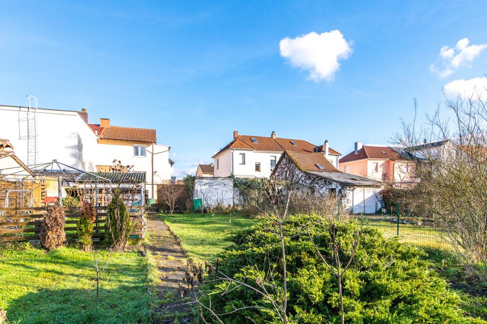 Immobilienangebot - Erlensee / Rückingen - Alle - Erlensee-Rückingen: Zentral gelegene & erweiterungsfähige Doppelhaushälfte mit großem Grundstück