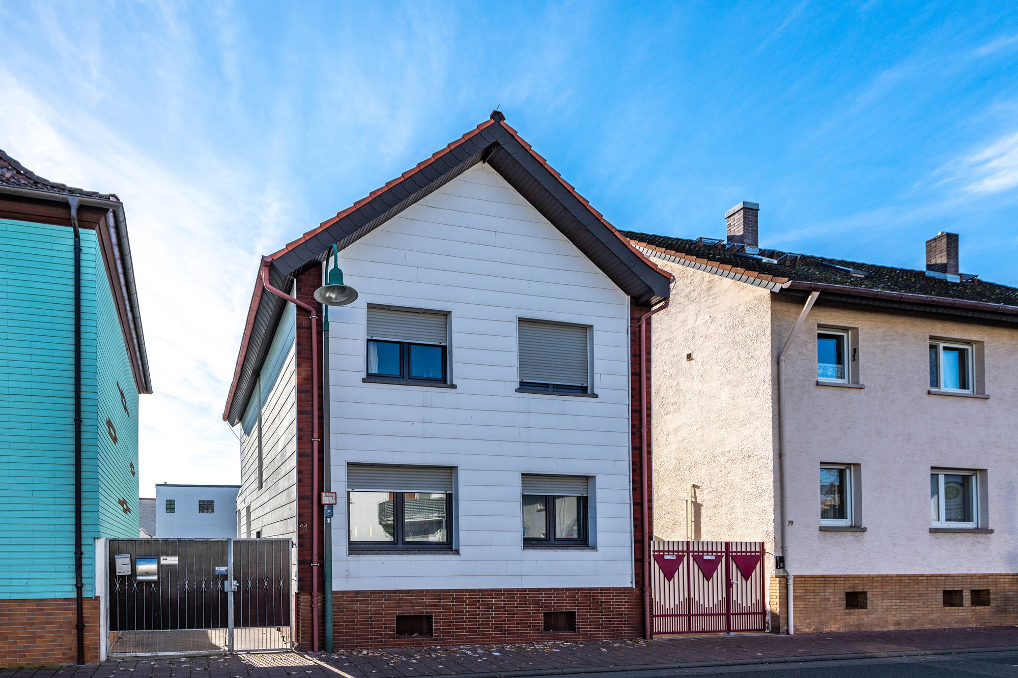 Außenansicht Immobilienangebot - Dietzenbach - Alle - Dietzenbach: Gemütliches Einfamilienhaus mit Nebengebäude und großer Garage in zentraler Lage