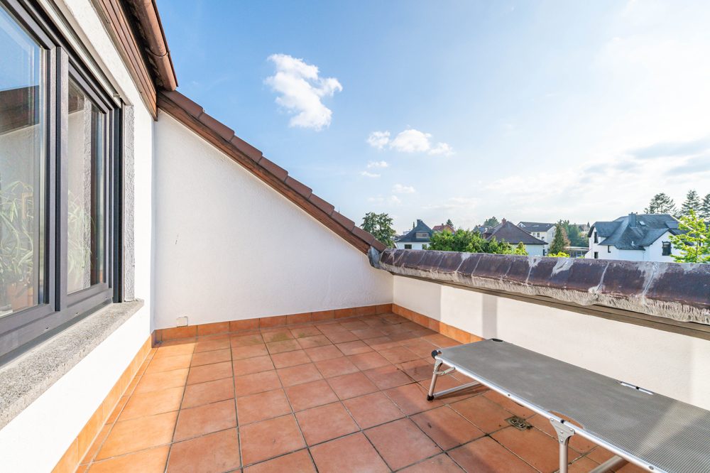 Immobilienangebot - Obertshausen - Alle - Obertshausen: Gemütliche 2 Zimmer-Wohnung mit Dachterrasse in kleiner Wohneinheit und ruhiger Lage