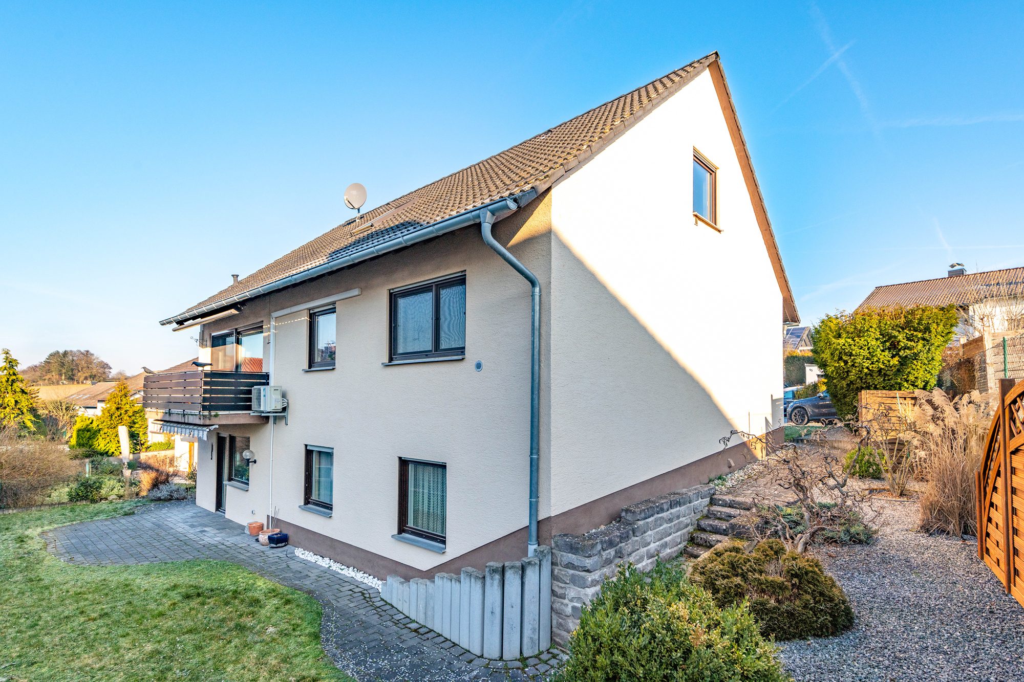 Immobilienangebot - Bruchköbel / Oberissigheim - Alle - Bruchköbel Oberissigheim: Top gepflegtes Einfamilienhaus mit Einliegerwohnung in ruhiger Wohnlage