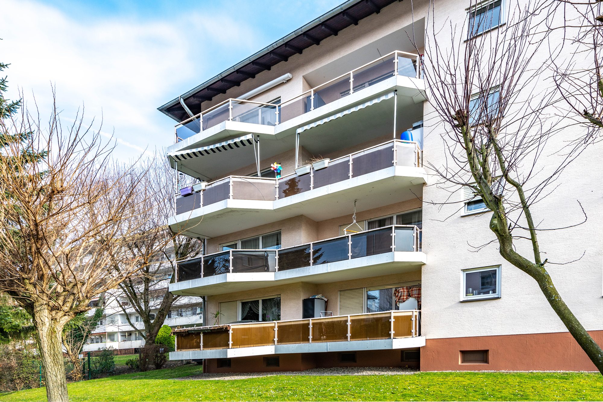 Außenansicht Immobilienangebot - Maintal / Bischofsheim - Alle - Maintal-Bischofsheim: Top gepflegte 4-Zimmer-Wohnung mit Einbauküche & großem Balkon in ruhiger Lage