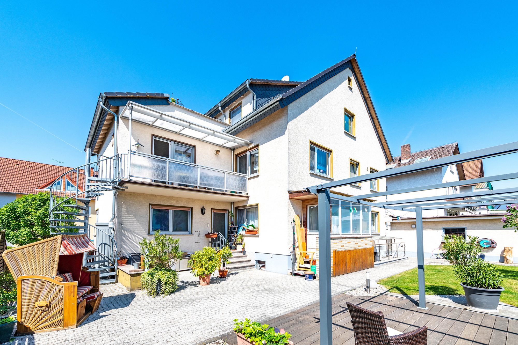 Immobilienangebot - Maintal / Hochstadt - Alle - Maintal-Hochstadt: Großzügiges Dreifamilienhaus mit tollem Grundstück in begehrter Wohnlage