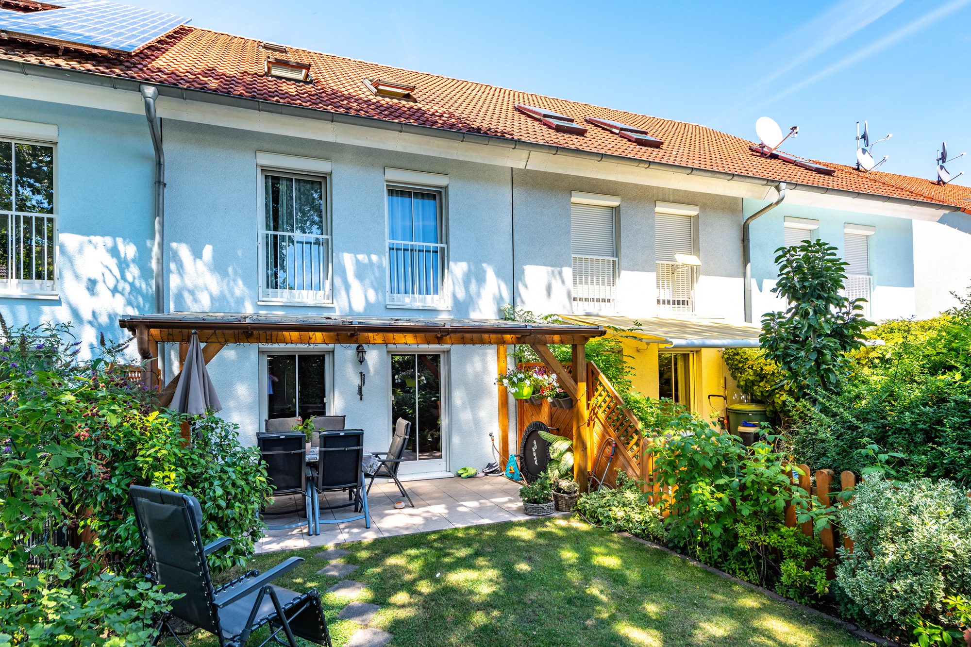 Immobilienangebot - Hanau - Alle - Hanau-Nord: Schönes, top gepflegtes Reihenmittelhaus mit tollem Grundriss in ruhiger Ortsrandlage
