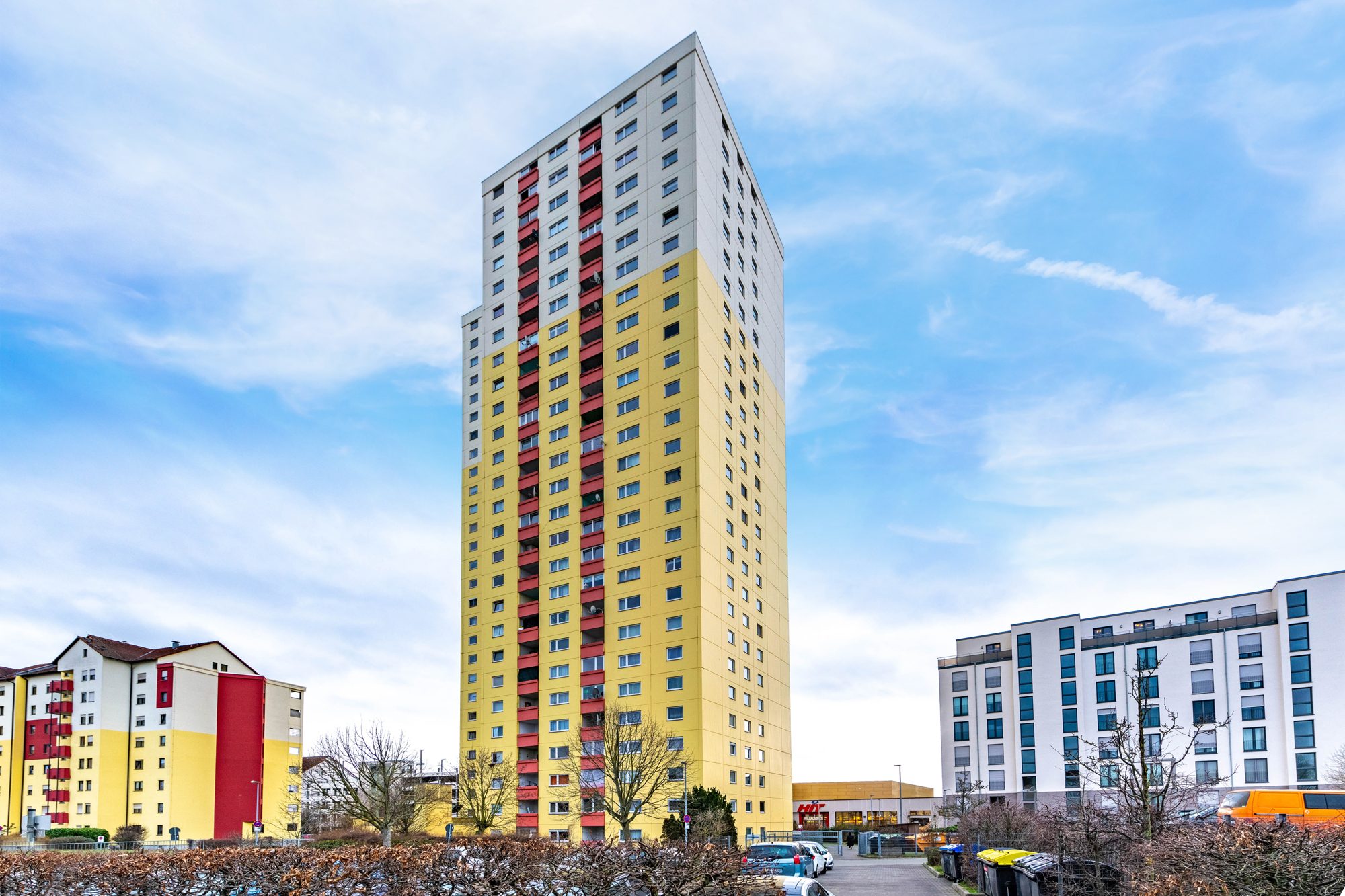 Immobilienangebot - Langen - Alle - Langen: Bezugsfreie, renovierungsbedürftige 1-Zimmer-Wohnung mit Loggia & tollem Ausblick