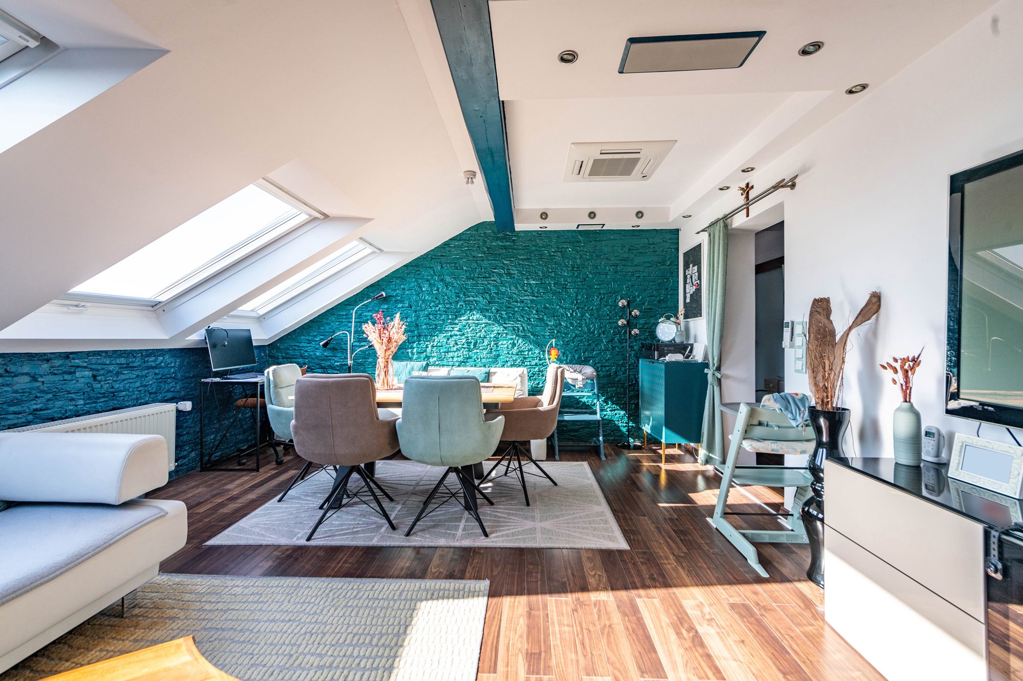 Immobilienangebot - Frankfurt am Main / Bergen-Enkheim - Alle - Frankfurt Bergen: Gemütliche 3-Zimmer-Dachgeschoss-Wohnung mit tollem Ausblick in beliebter Wohnlage