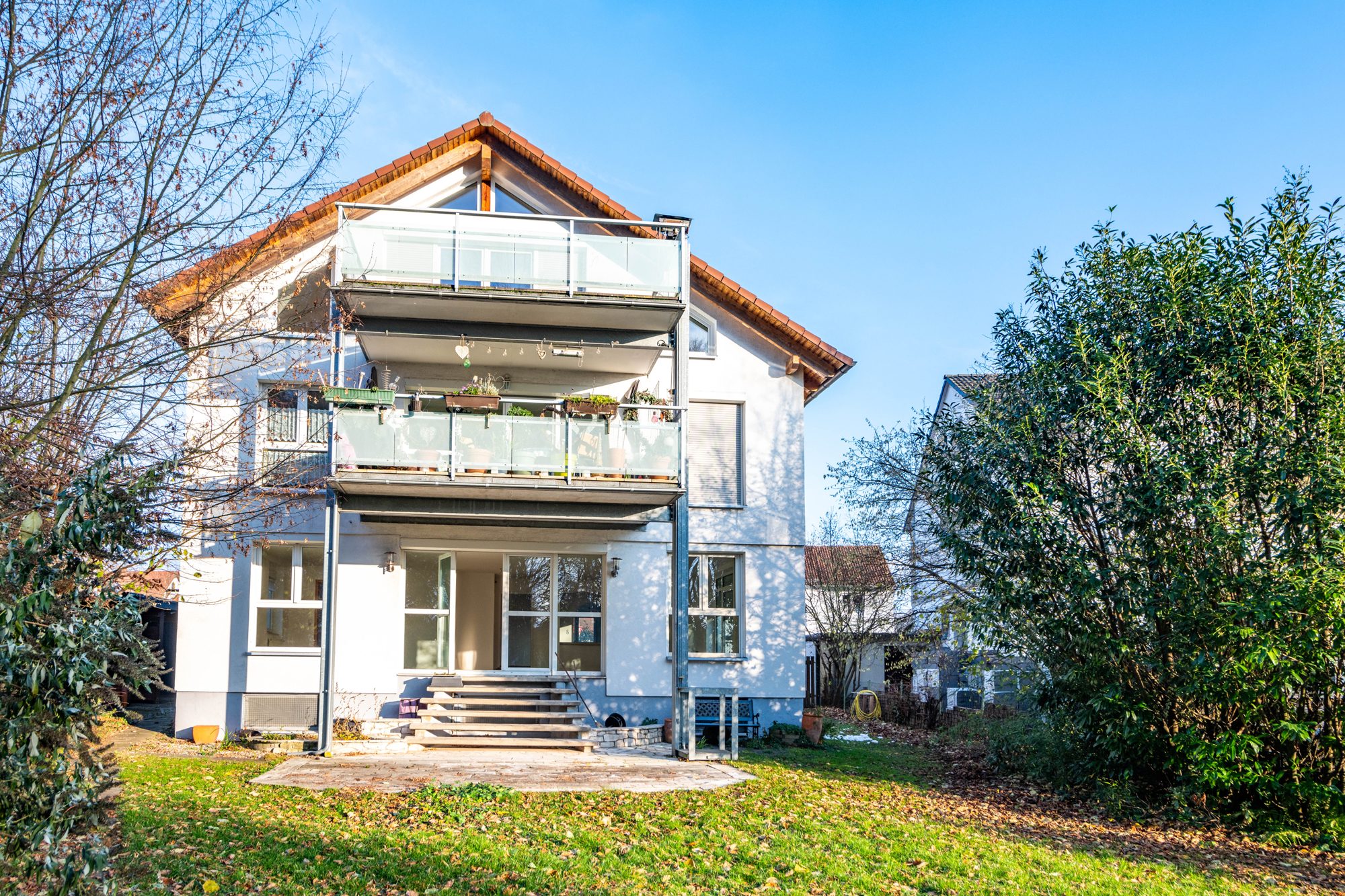 Immobilienangebot - Bruchköbel - Alle - Bruchköbel: Großzügiges Dreifamilienhaus mit parkähnlichem Grundstück in beliebter Wohnlage