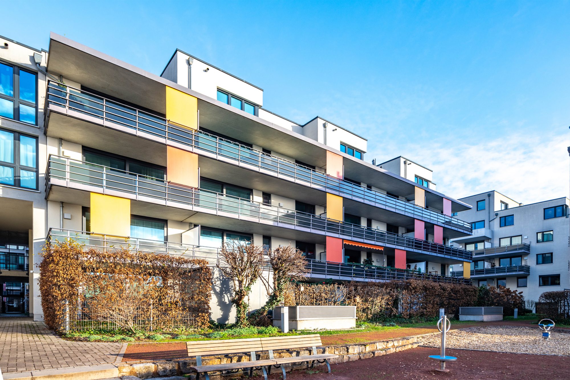 Immobilienangebot - Hanau - Alle - Hanau: Gepflegte, teilmöblierte 3-Zimmer-Wohnung mit großem Süd-Ost-Balkon & Einbauküche