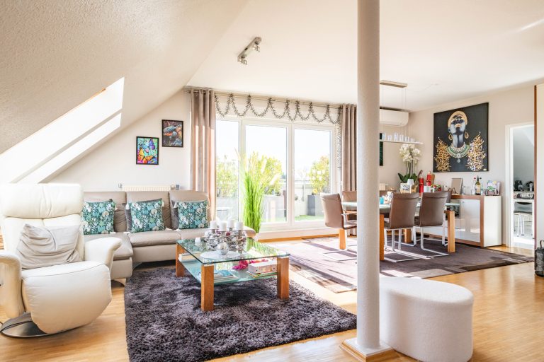 Immobilienangebot - Maintal / Dörnigheim - Alle - Maintal: Großzügige 4-Zimmer-Dachgeschoss-Wohnung mit traumhafter Dachterrasse & grandiosem Ausblick