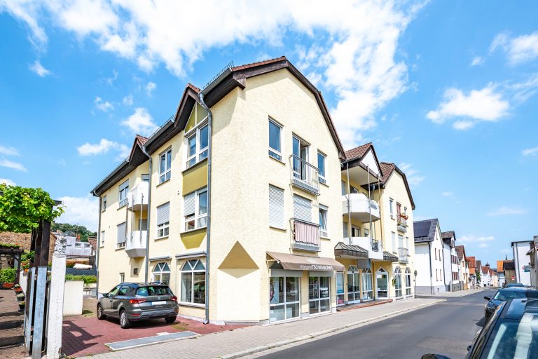 Immobilienangebot - Bad Nauheim - Alle - Bad Nauheim: Gemütliche und helle 4-Zimmer-Maisonette-Wohnung mit Einbauküche in zentraler Lage