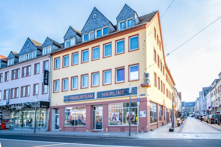 Immobilienangebot - Hanau - Alle - Hanau-Stadt: Gepflegte und gemütliche 2-Zimmer-Dachgeschoss-Wohnung in direkter Innenstadtlage