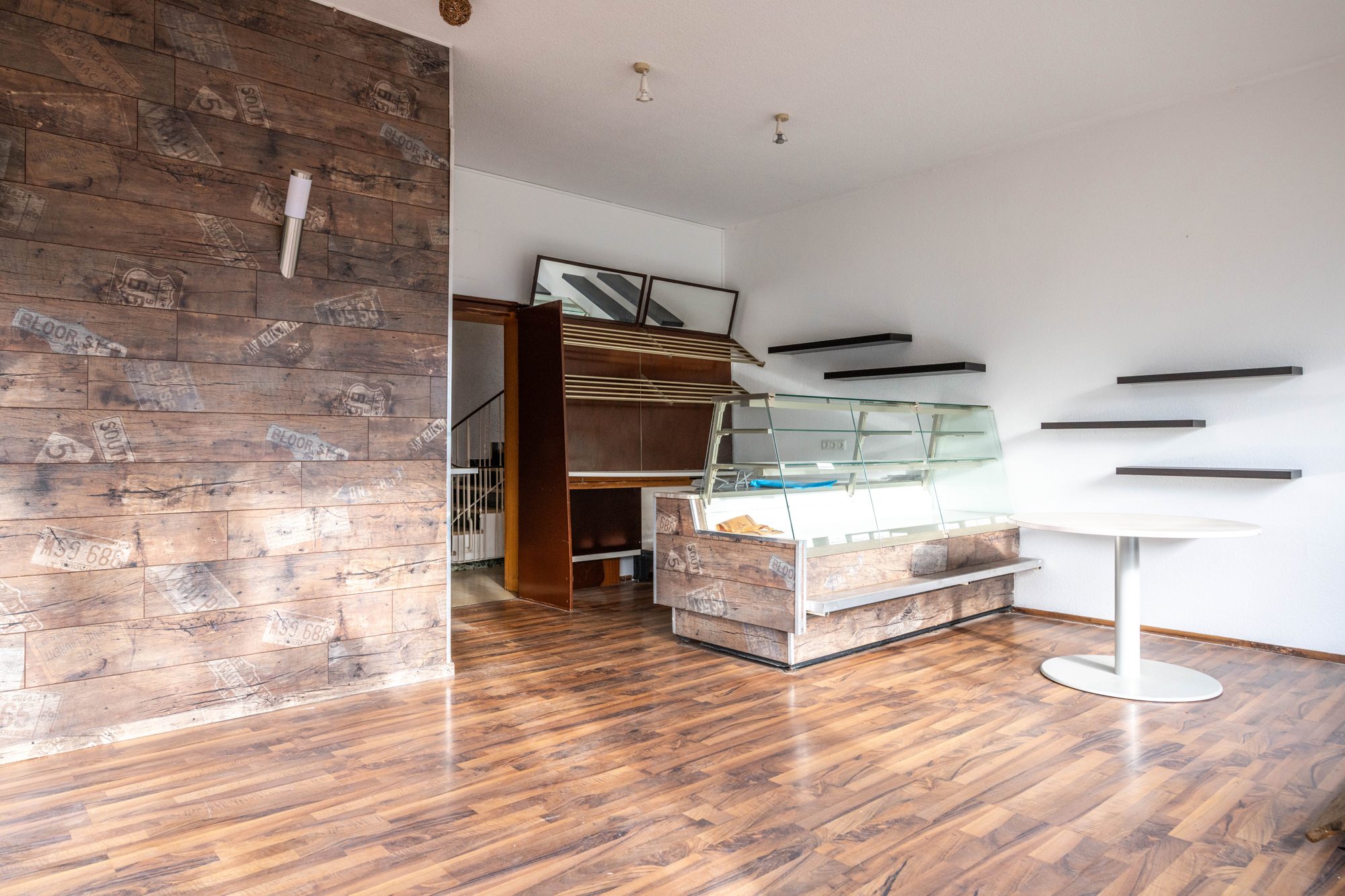 Immobilienangebot - Maintal / Dörnigheim - Alle - Maintal-Dörnigheim: Teil vermietetes 3-Parteienhaus mit attraktiver Ladenfläche in zentraler Lage