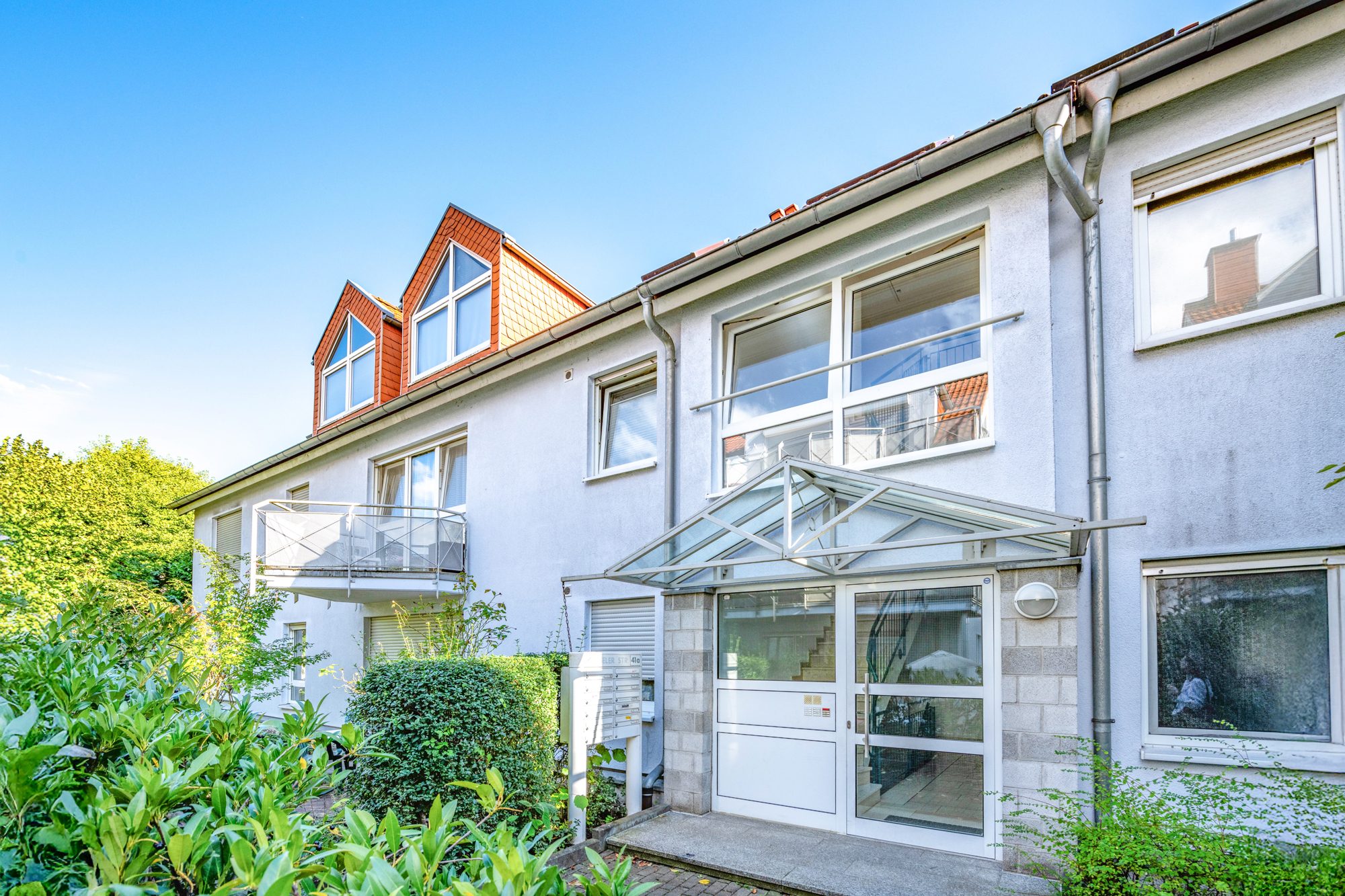 Außenansicht Immobilienangebot - Bad Vilbel - Alle - Bad Vilbel: Gemütliche 1-Zimmer-Wohnung mit Balkon, Einbauküche & Tiefgaragenstellplatz in Stadtlage