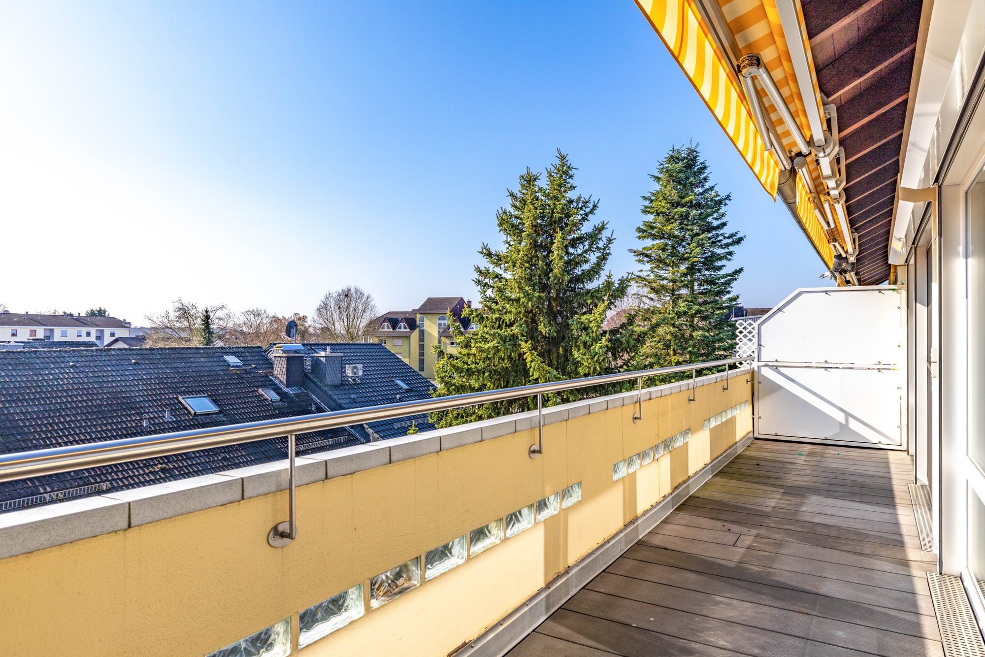 Immobilienangebot - Bruchköbel - Alle - Bruchköbel: Schicke 3-Zimmer-Wohnung mit großem Süd-Balkon und Einbauküche in ruhiger Lage