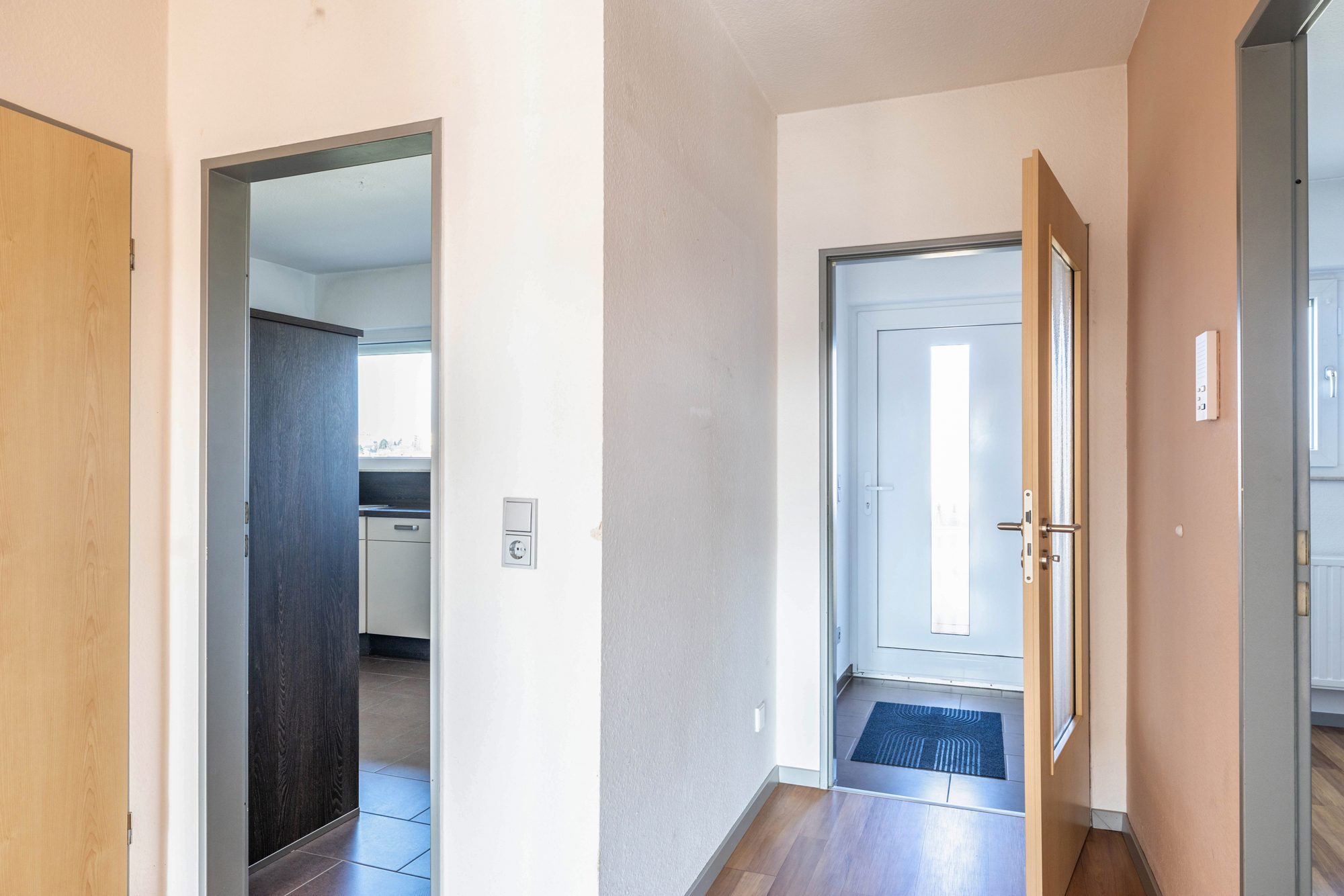 Immobilienangebot - Bruchköbel - Alle - Bruchköbel: Schicke 3-Zimmer-Wohnung mit großem Süd-Balkon und Einbauküche in ruhiger Lage