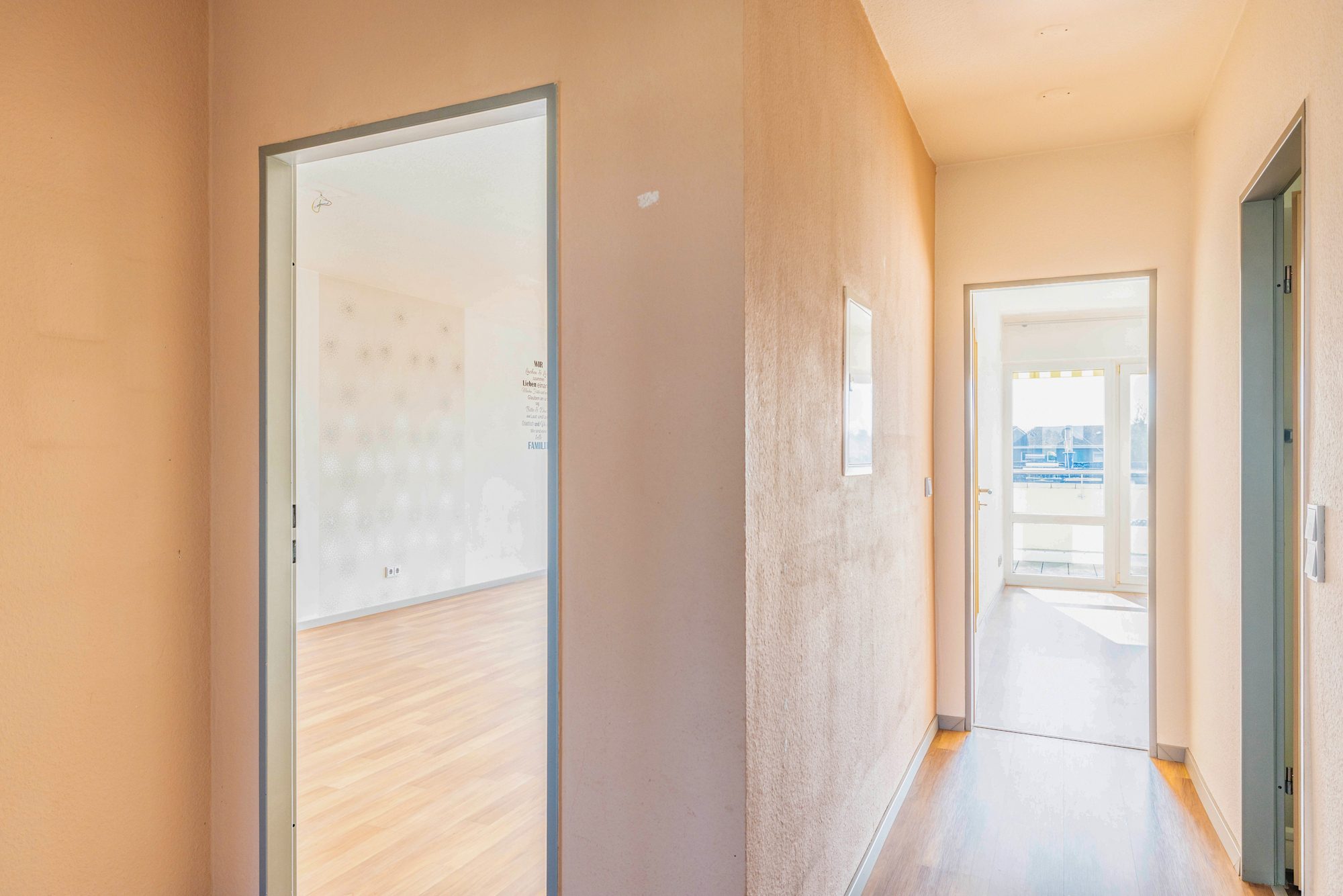 Immobilienangebot - Bruchköbel - Alle - Bruchköbel: Schicke 3-Zimmer-Wohnung mit großem Süd-Balkon und Einbauküche in ruhiger Lage