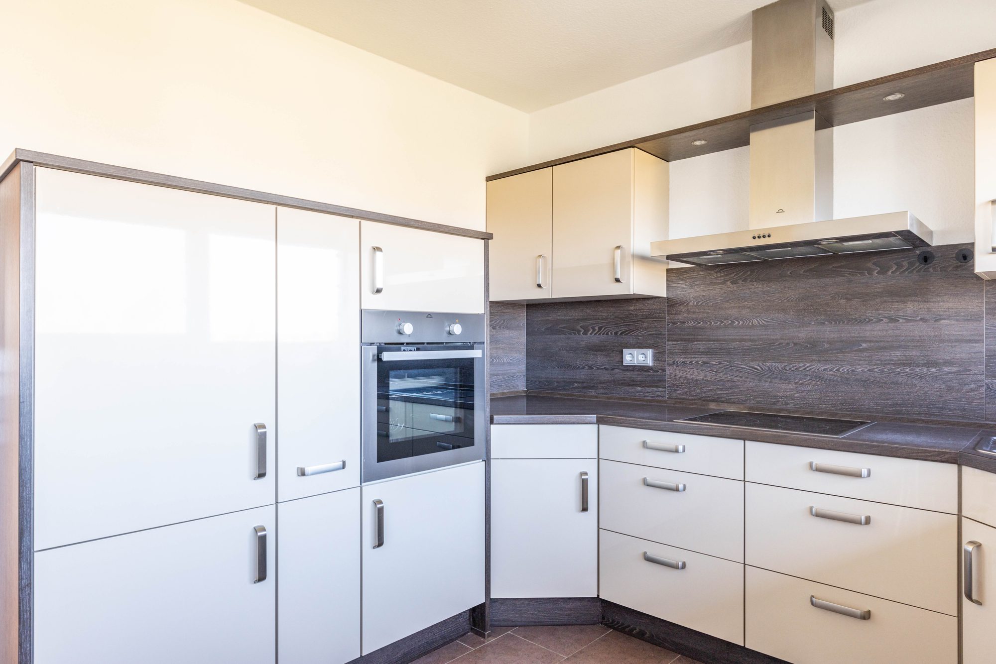Immobilienangebot - Bruchköbel - Alle - Bruchköbel: Schicke 3-Zimmer-Wohnung mit großem Süd-Balkon und Einbauküche in ruhiger Lage