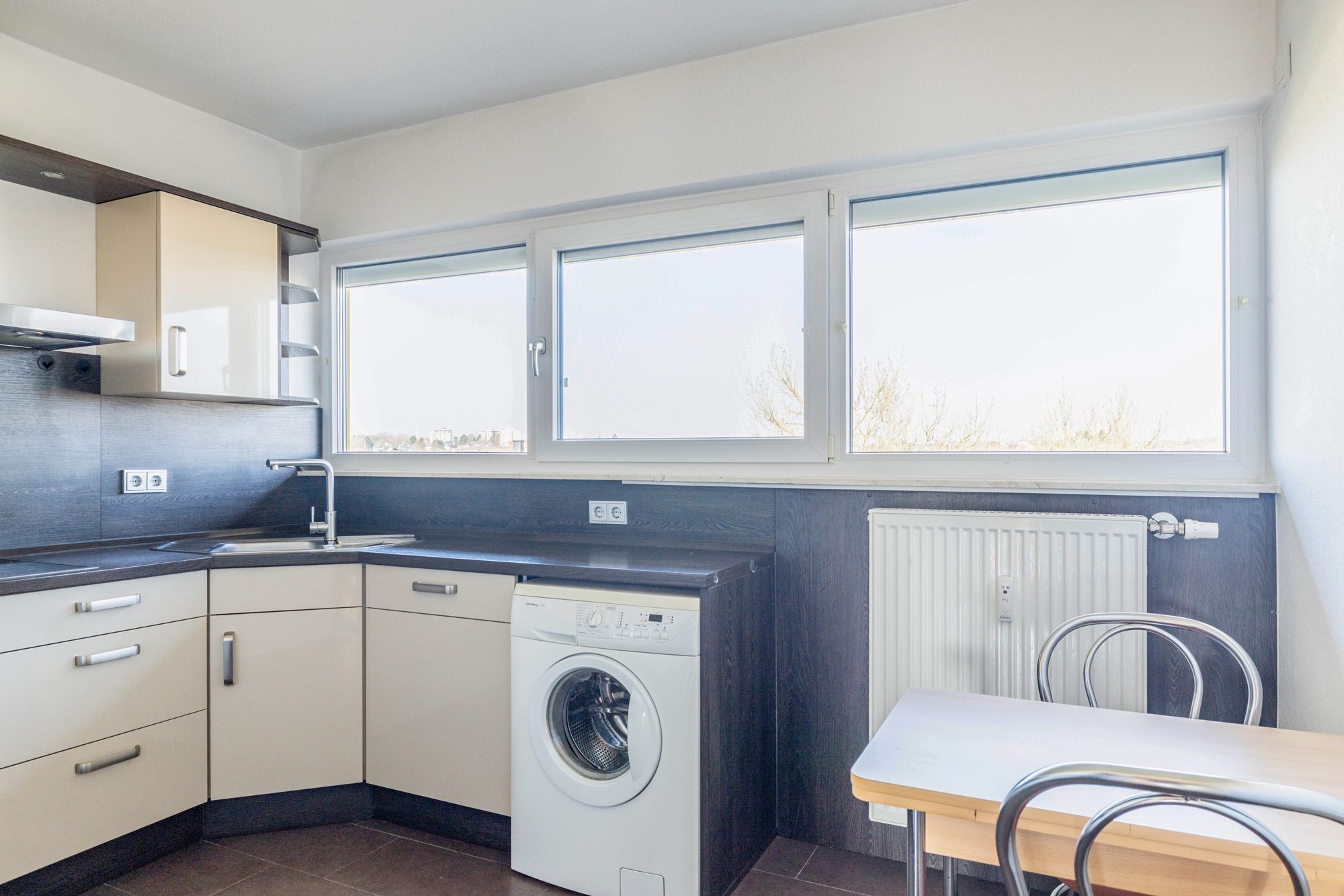 Immobilienangebot - Bruchköbel - Alle - Bruchköbel: Schicke 3-Zimmer-Wohnung mit großem Süd-Balkon und Einbauküche in ruhiger Lage