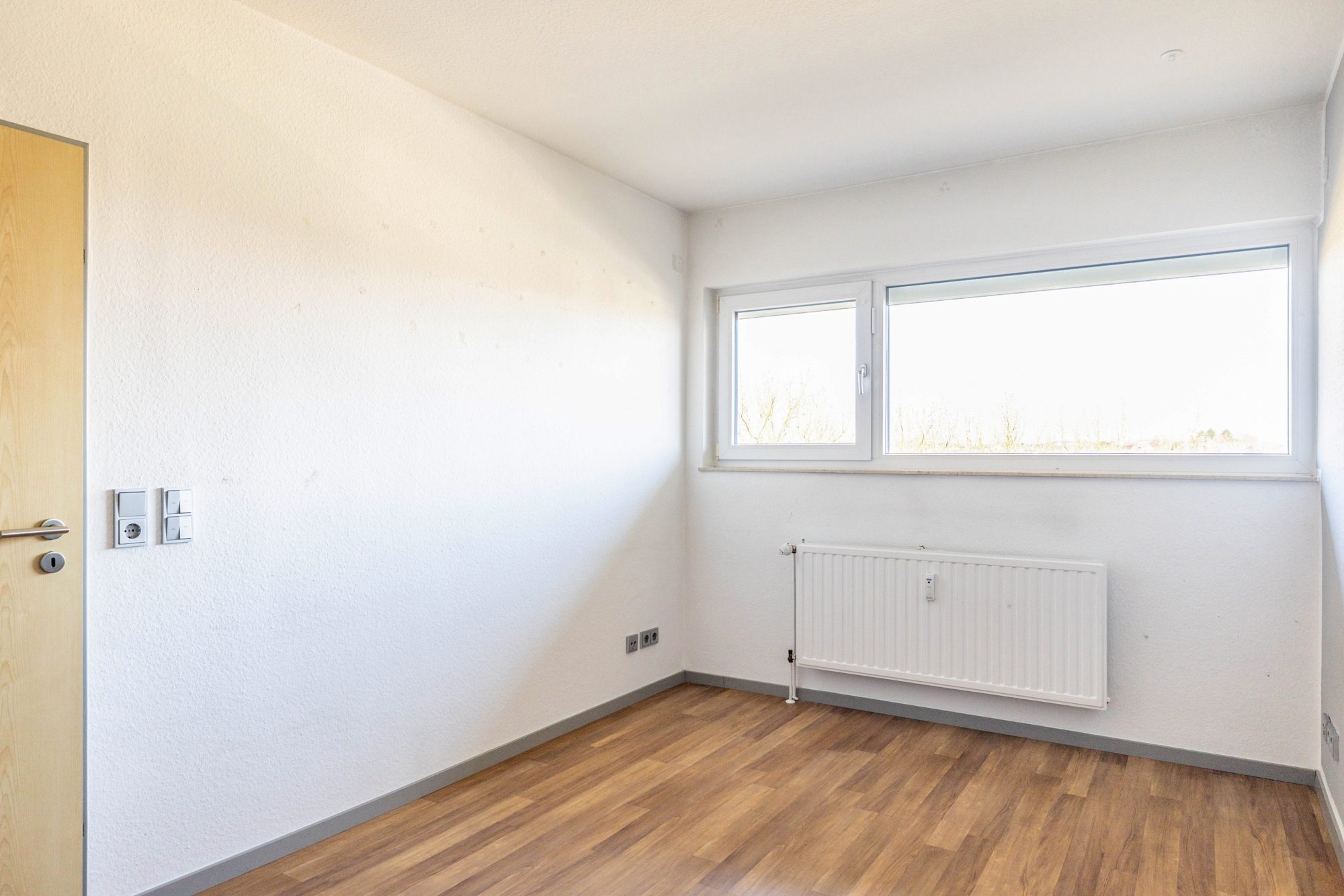 Immobilienangebot - Bruchköbel - Alle - Bruchköbel: Schicke 3-Zimmer-Wohnung mit großem Süd-Balkon und Einbauküche in ruhiger Lage