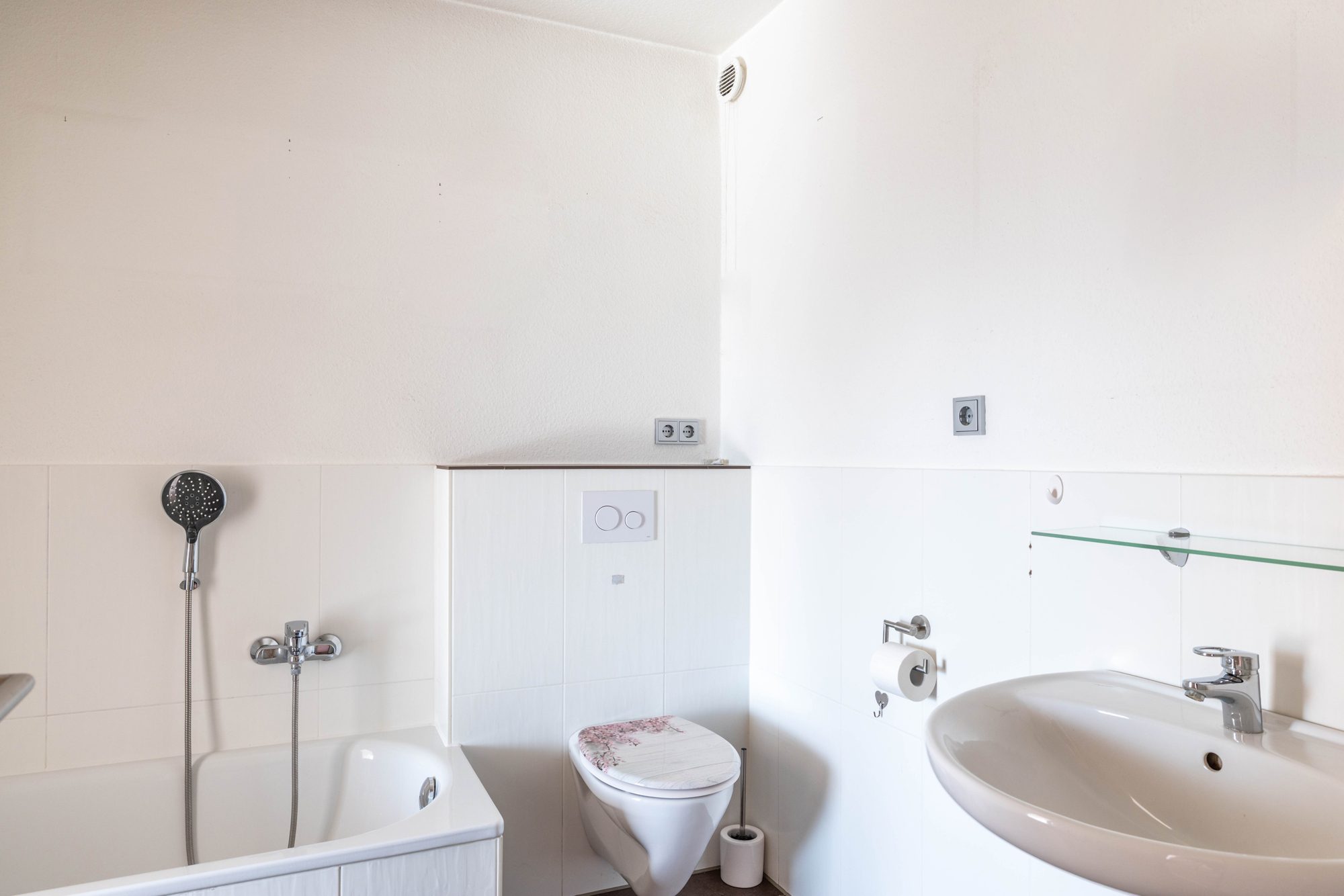 Immobilienangebot - Bruchköbel - Alle - Bruchköbel: Schicke 3-Zimmer-Wohnung mit großem Süd-Balkon und Einbauküche in ruhiger Lage