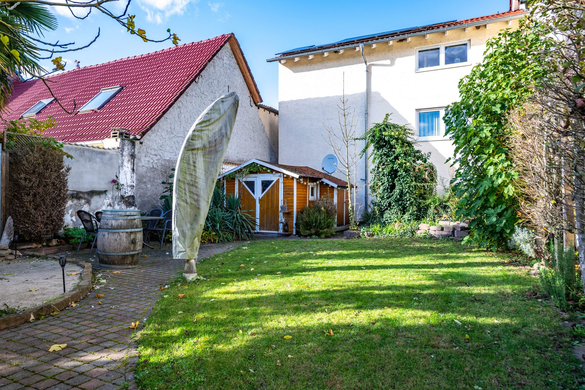 Immobilienangebot - Schöneck - Alle - Schöneck-Oberdorfelden: Charmantes, gemütliches Einfamilienhaus mit vermieteter Laden- / Bürofläche