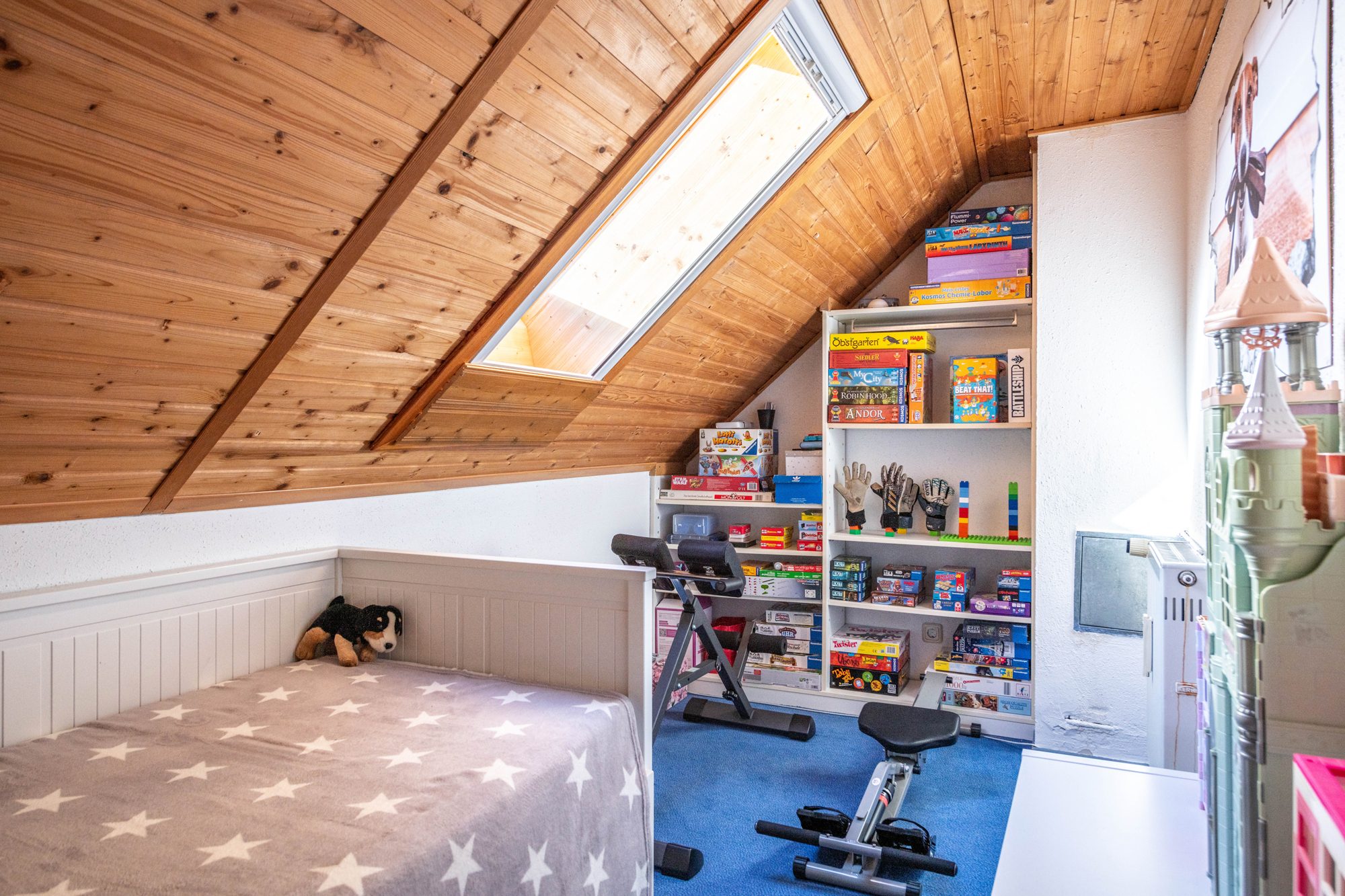 Immobilienangebot - Schöneck - Alle - Schöneck-Oberdorfelden: Charmantes, gemütliches Einfamilienhaus mit vermieteter Laden- / Bürofläche