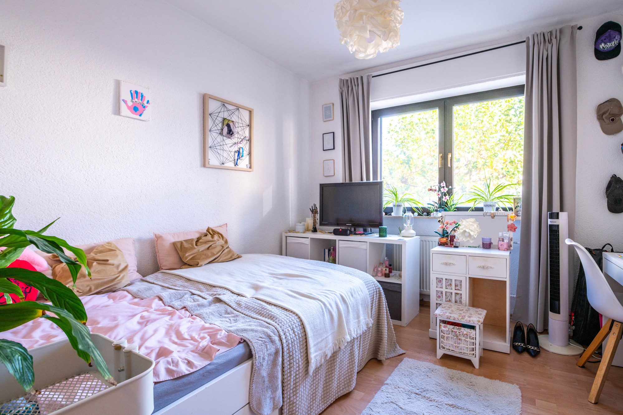 Immobilienangebot - Schöneck - Alle - Schöneck-Oberdorfelden: Charmantes, gemütliches Einfamilienhaus mit vermieteter Laden- / Bürofläche