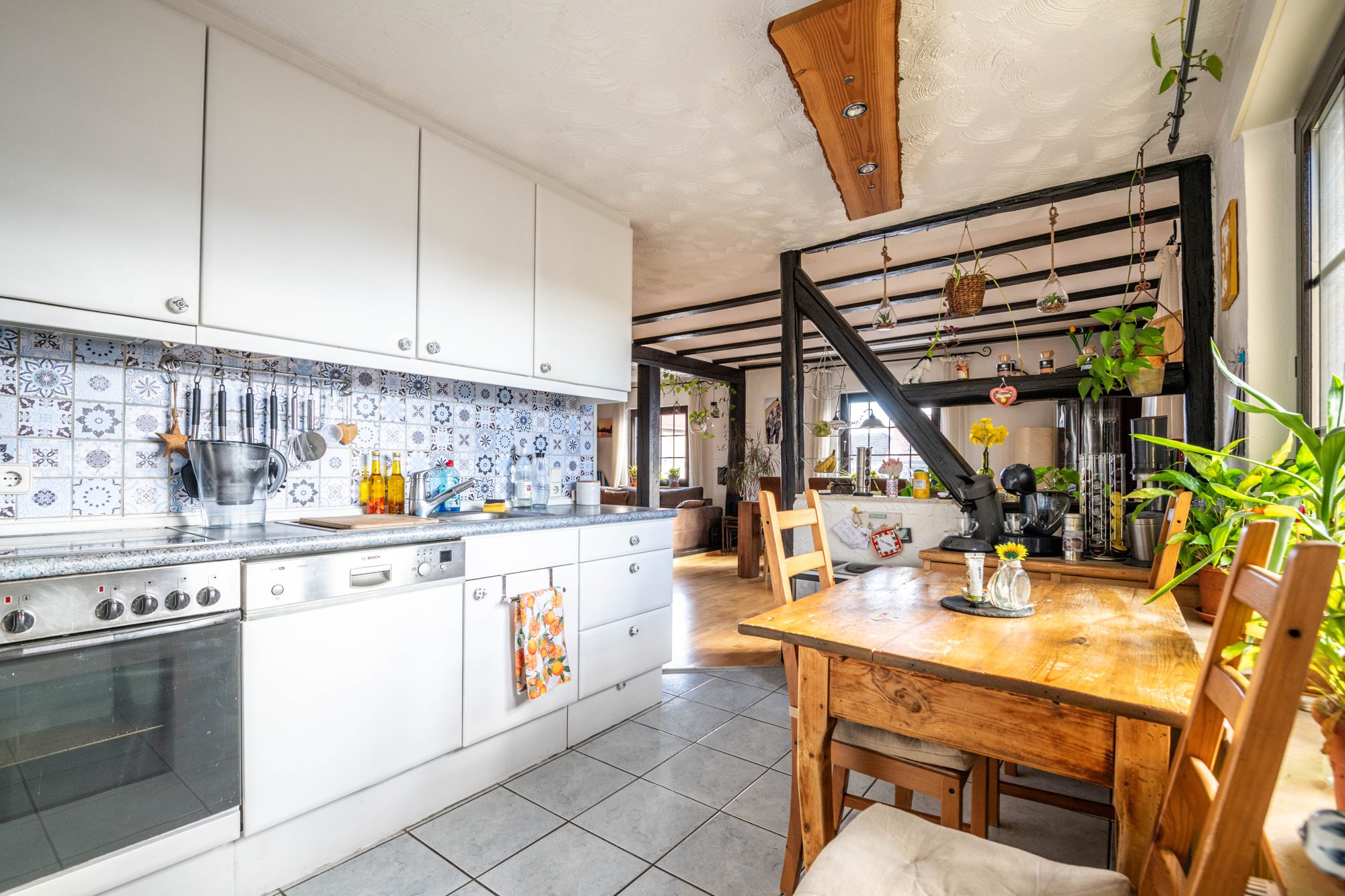 Immobilienangebot - Schöneck - Alle - Schöneck-Oberdorfelden: Charmantes, gemütliches Einfamilienhaus mit vermieteter Laden- / Bürofläche