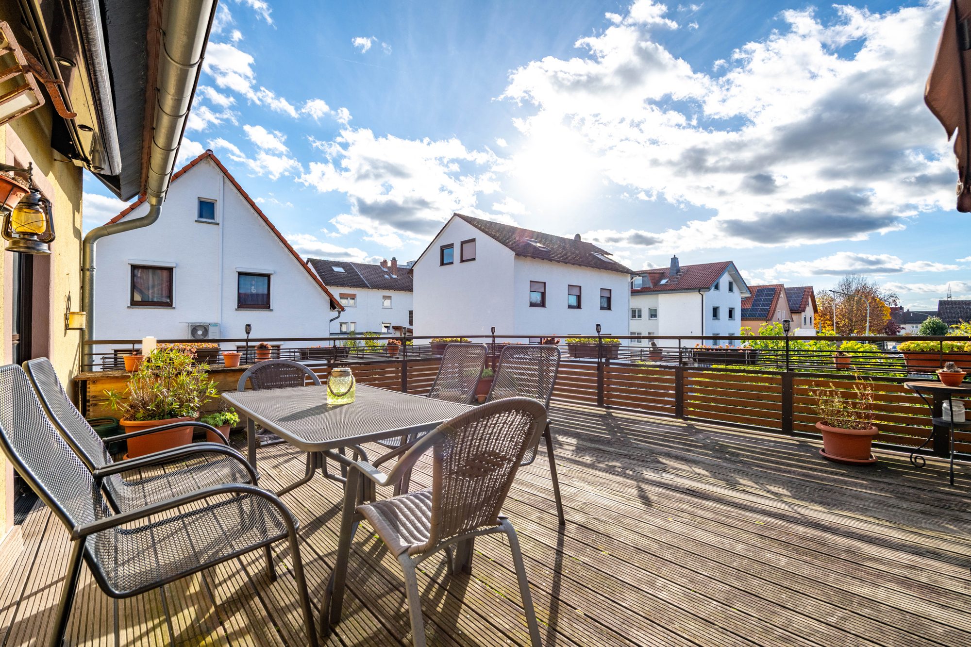 Immobilienangebot - Schöneck - Alle - Schöneck-Oberdorfelden: Charmantes, gemütliches Einfamilienhaus mit vermieteter Laden- / Bürofläche