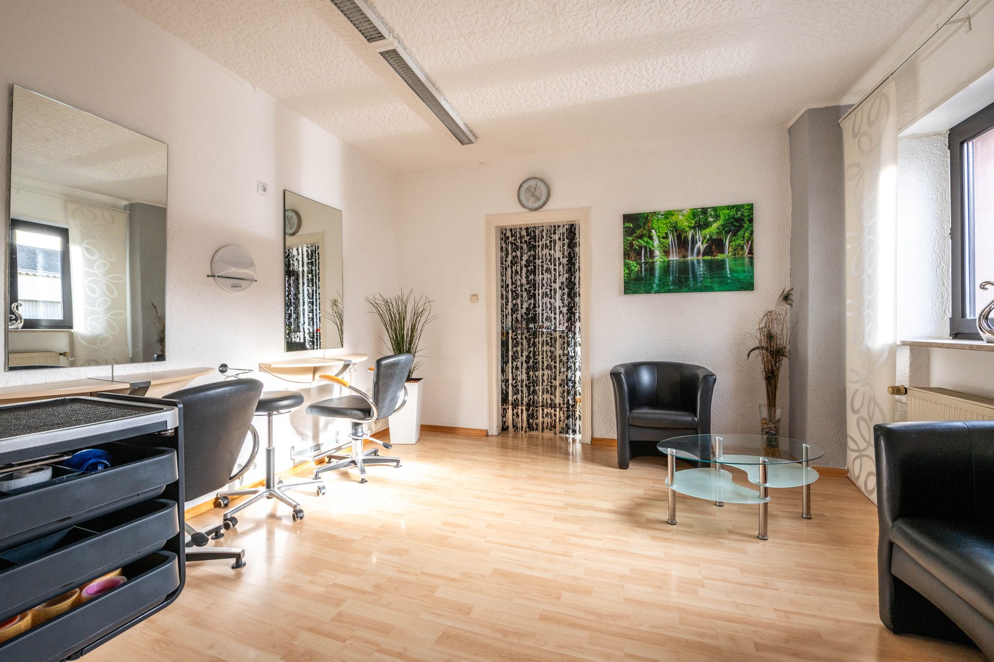 Immobilienangebot - Schöneck - Alle - Schöneck-Oberdorfelden: Charmantes, gemütliches Einfamilienhaus mit vermieteter Laden- / Bürofläche