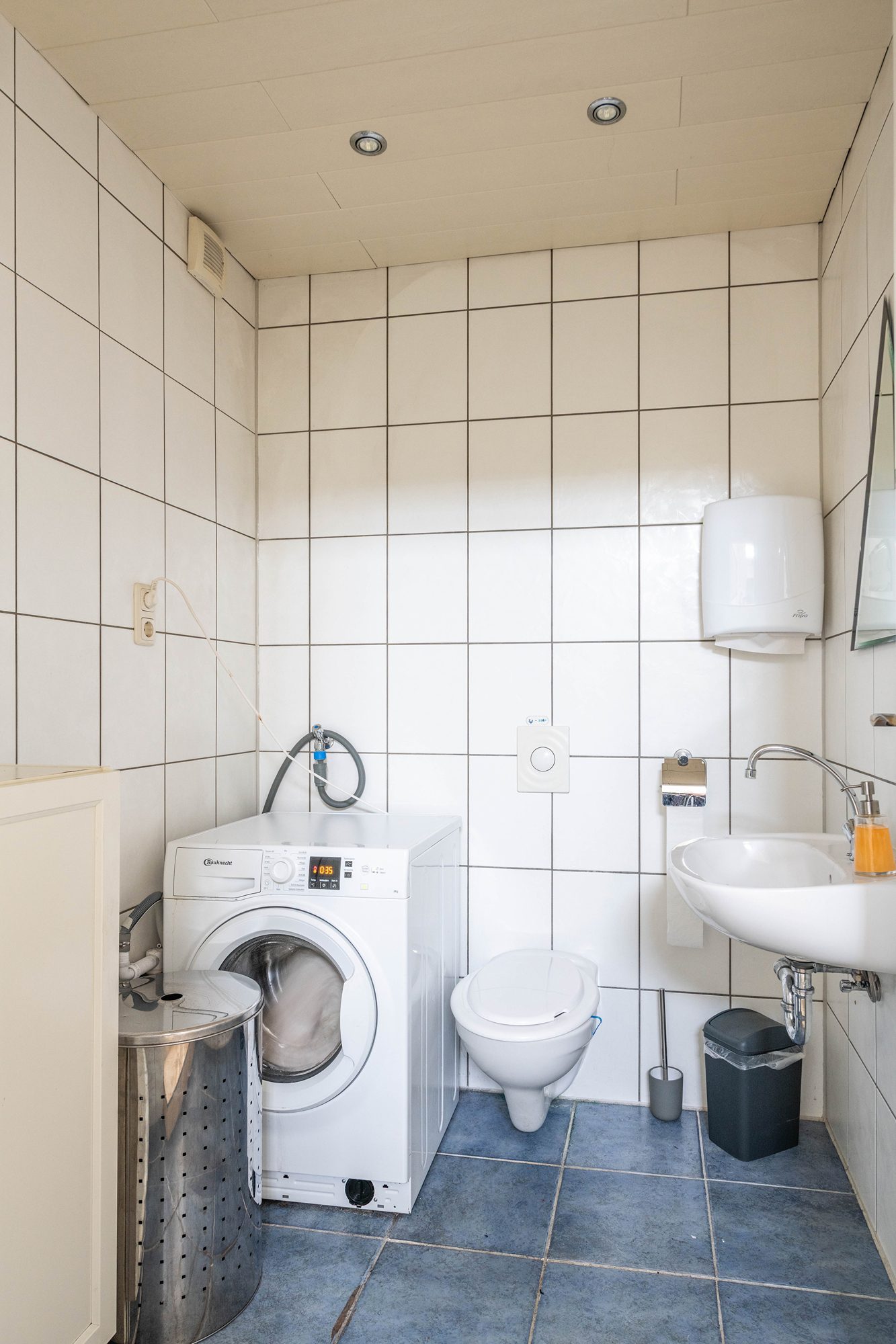Immobilienangebot - Schöneck - Alle - Schöneck-Oberdorfelden: Charmantes, gemütliches Einfamilienhaus mit vermieteter Laden- / Bürofläche