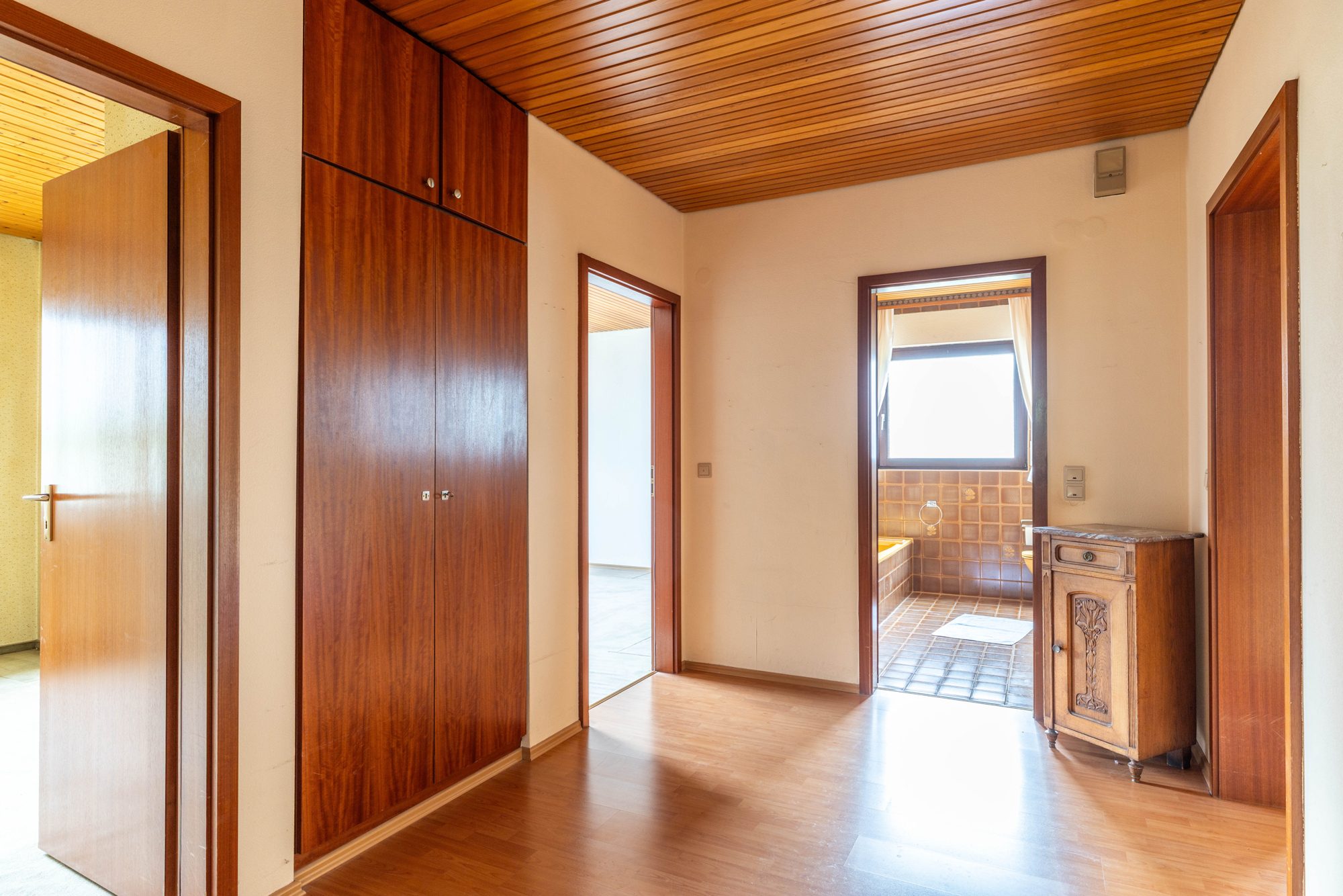 Immobilienangebot - Maintal - Alle - Maintal-Bischofsheim: Großzügiges Ein-/Zweifamilienhaus mit tollem Grundstück in beliebter Wohnlage