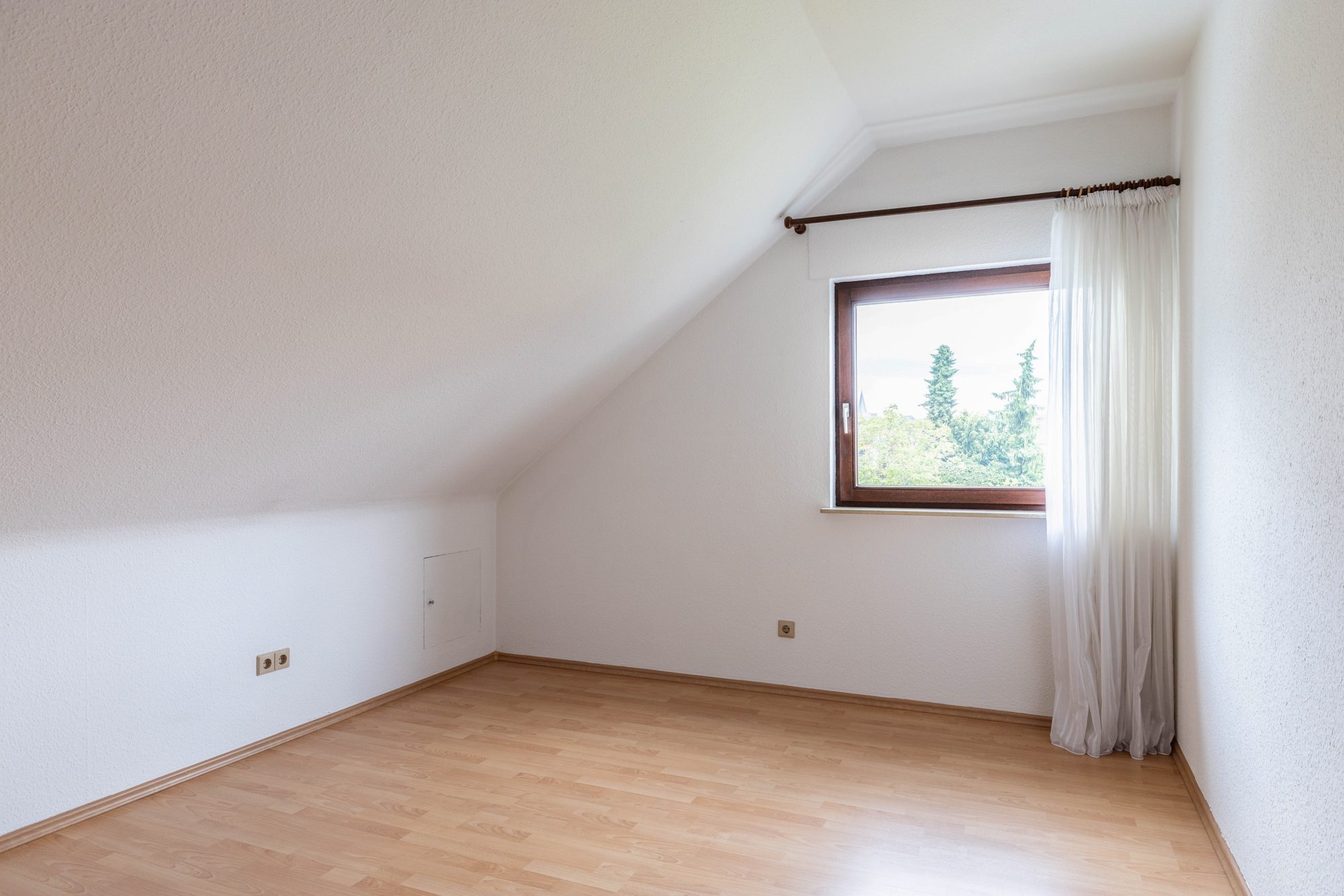 Immobilienangebot - Maintal - Alle - Maintal-Bischofsheim: Großzügiges Ein-/Zweifamilienhaus mit tollem Grundstück in beliebter Wohnlage
