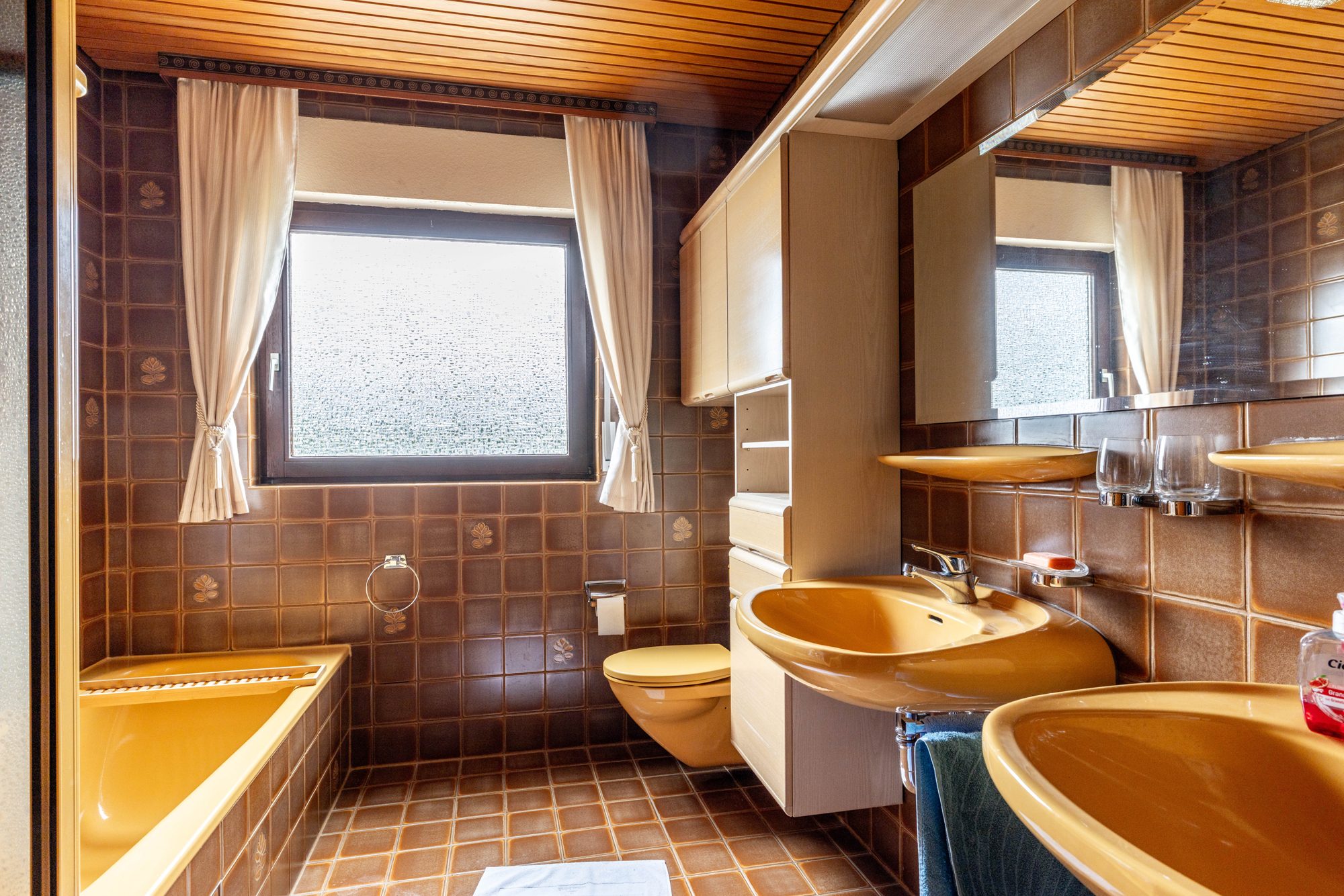 Immobilienangebot - Maintal - Alle - Maintal-Bischofsheim: Großzügiges Ein-/Zweifamilienhaus mit tollem Grundstück in beliebter Wohnlage