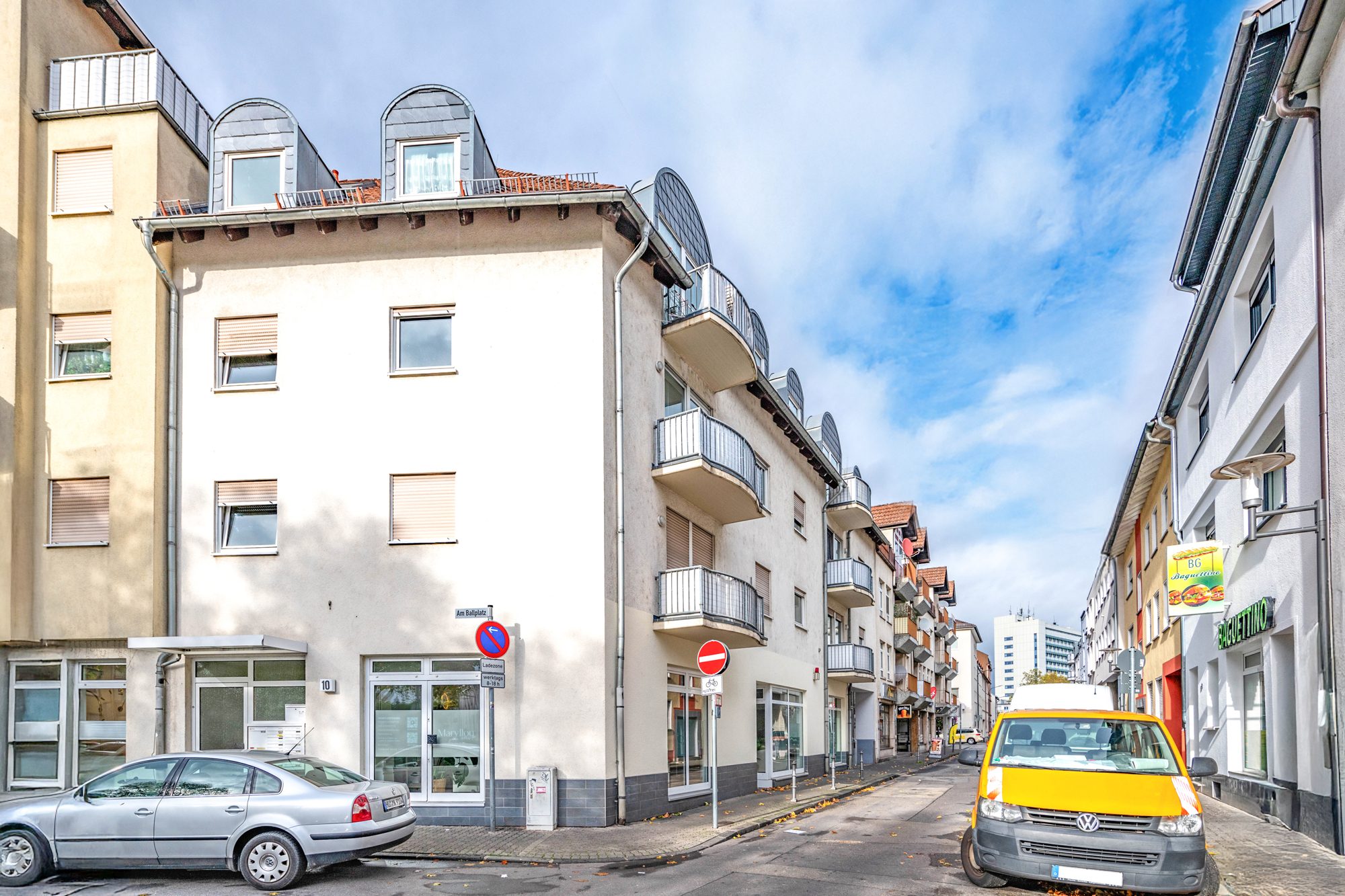 Immobilienangebot - Hanau - Alle - Hanau Innenstadt: Gepflegte, 2-Zimmer-Wohnung mit Balkon und Tiefgaragenstellplatz