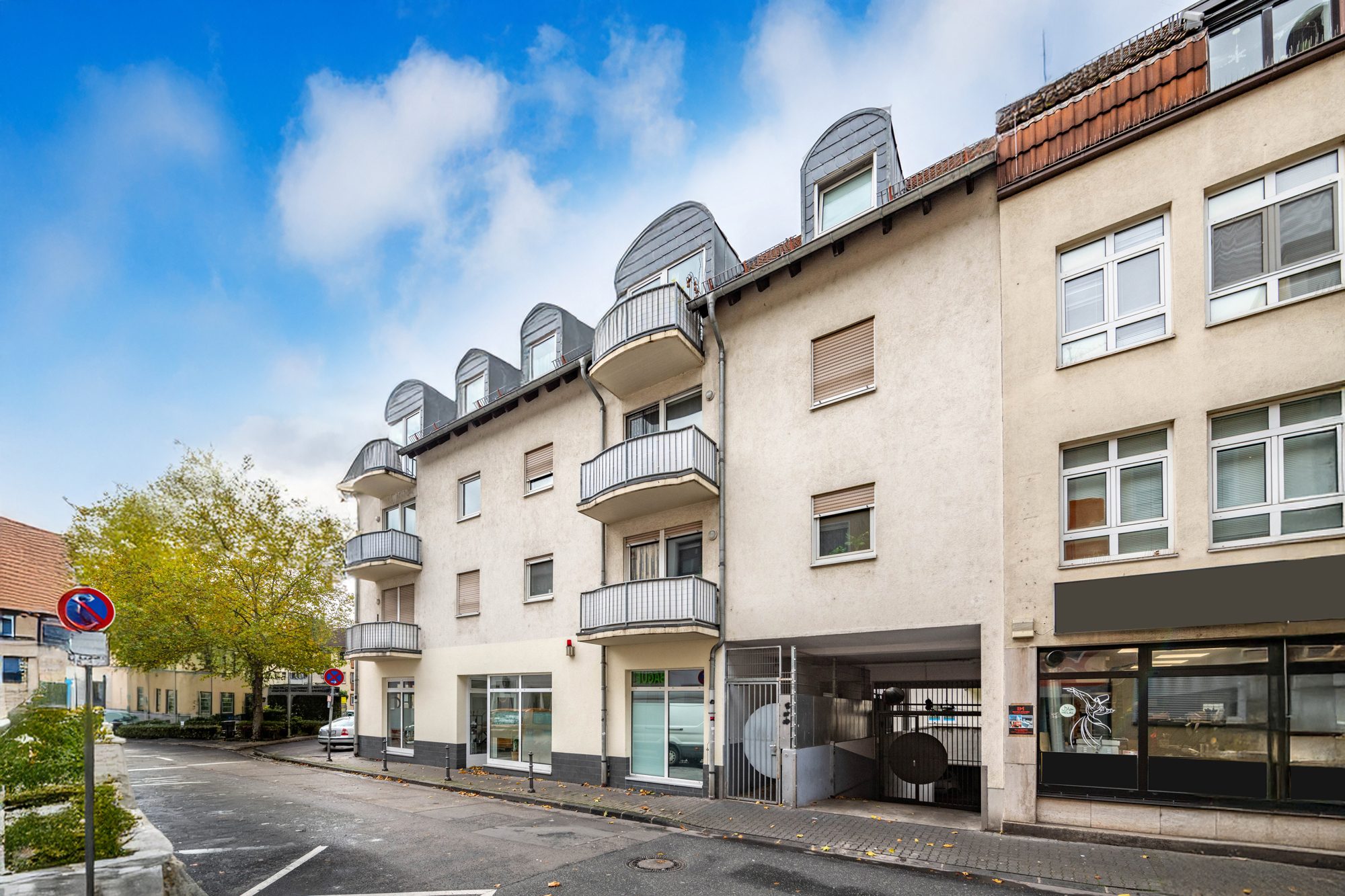 Immobilienangebot - Hanau - Alle - Hanau Innenstadt: Gepflegte, 2-Zimmer-Wohnung mit Balkon und Tiefgaragenstellplatz