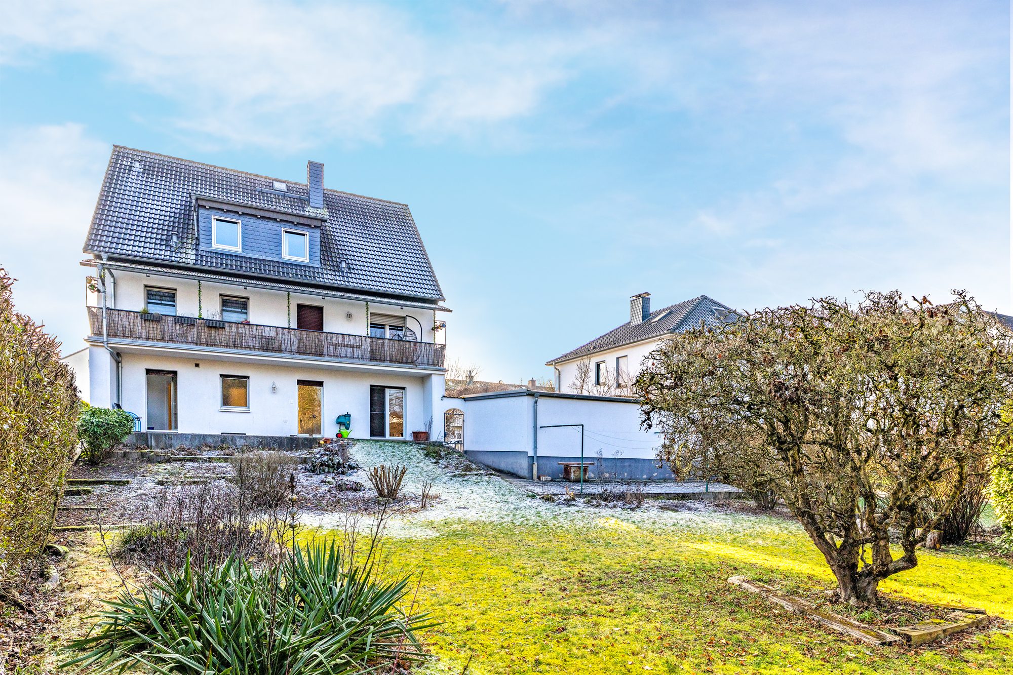 Immobilienangebot - Hanau - Alle - Hanau-Rosenau: Top gepflegtes 3-Parteienhaus mit großem Grundstück in absolut beliebter Wohnlage