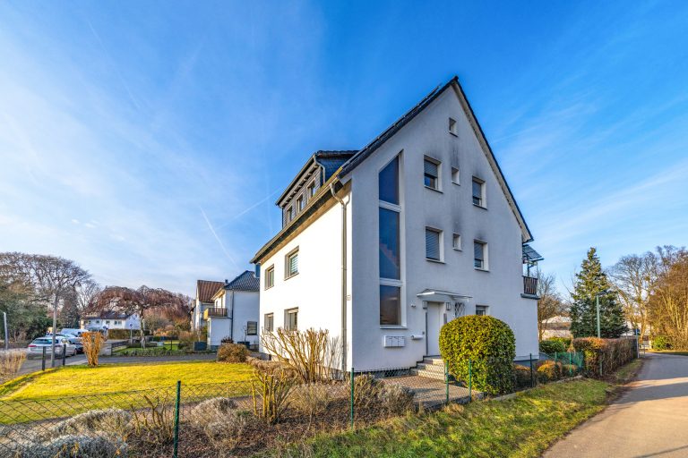 Immobilienangebot - Hanau - Alle - Hanau-Rosenau: Top gepflegtes 3-Parteienhaus mit großem Grundstück in absolut beliebter Wohnlage