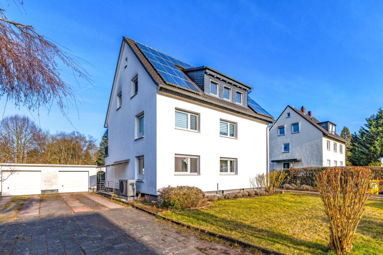 Immobilienangebot - Hanau - Alle - Hanau-Rosenau: Top gepflegtes 3-Parteienhaus mit großem Grundstück in absolut beliebter Wohnlage