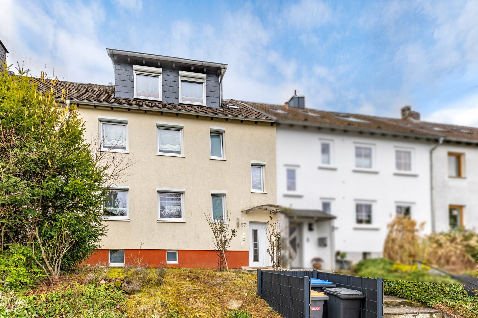 Immobilienangebot - Bad Vilbel - Alle - Bad Vilbel: Gepflegtes Ein- bis Zweifamilienhaus (RMH) mit Süd-West Grundstück in ruhiger Wohnlage