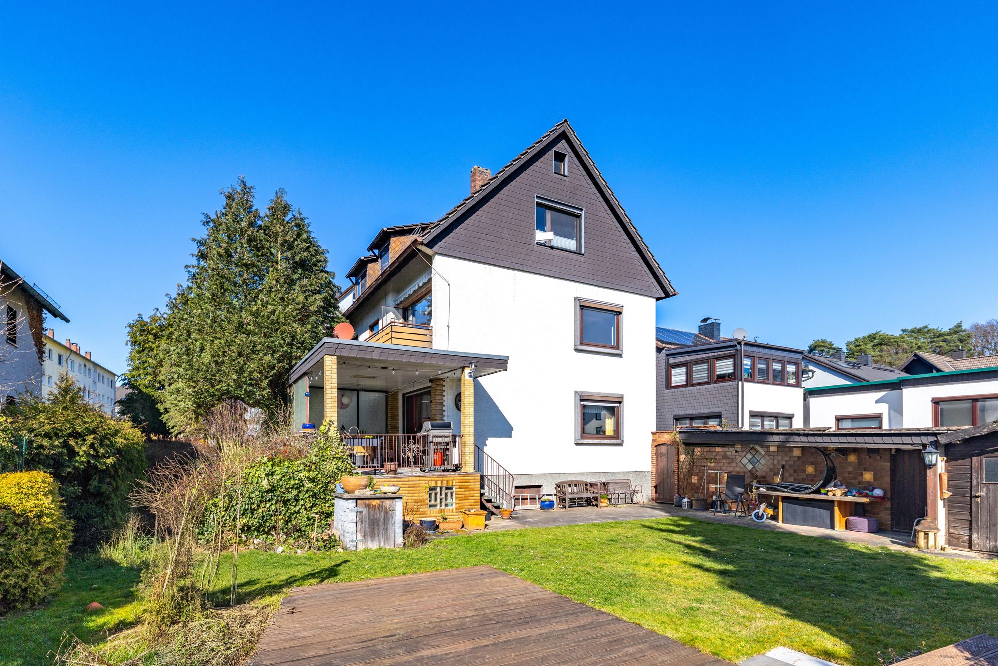 Außenansicht Immobilienangebot - Maintal / Dörnigheim - Alle - Maintal-Dörnigheim: "Provisionsfrei" - Sanierungsbedürftiges 3-Parteienhaus mit tollem Grundstück