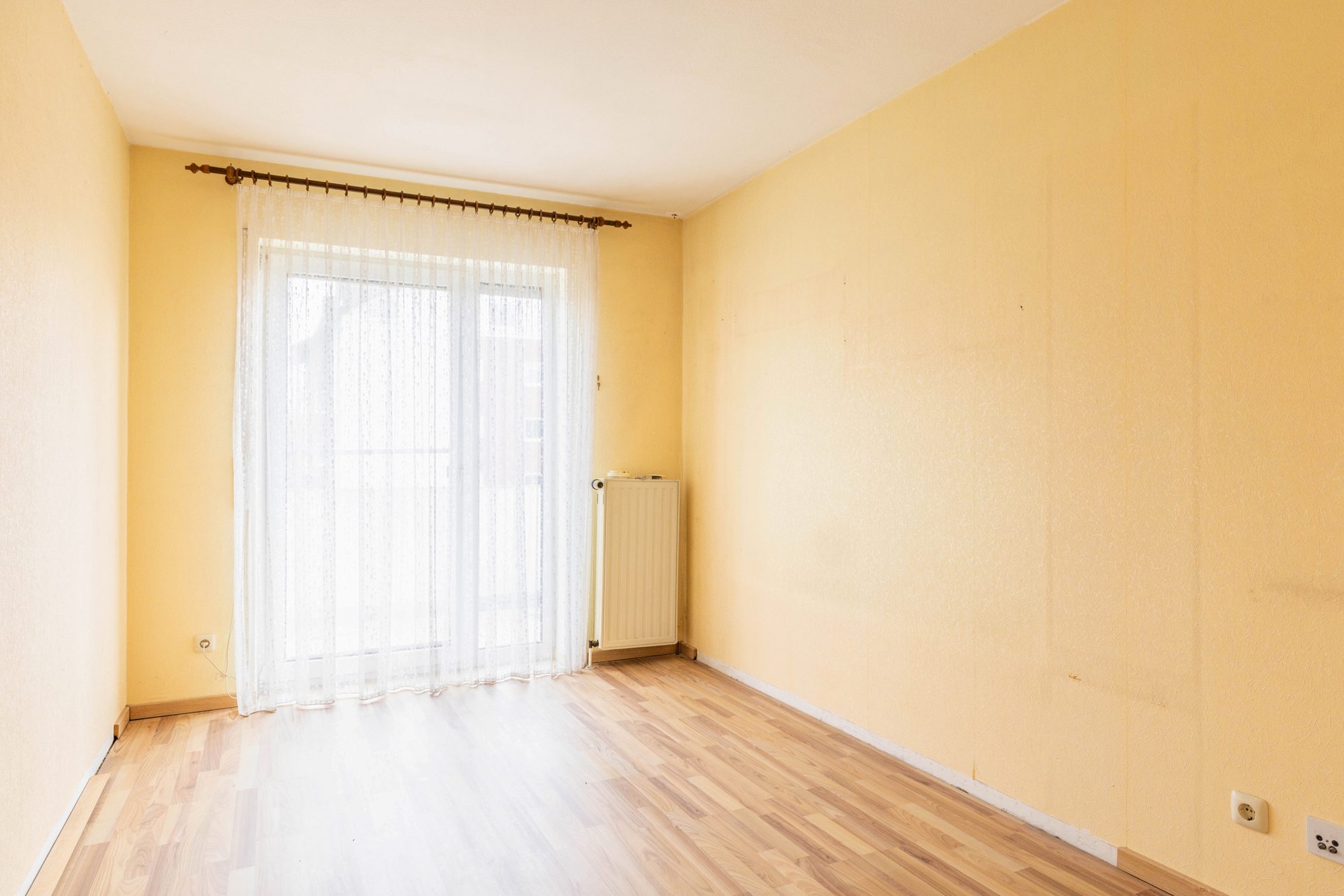 Immobilienangebot - Maintal - Alle - Maintal-Dörnigheim: Gepflegtes, geräumiges Einfamilienhaus (DHH) mit Südausrichtung in Ortsrandlage