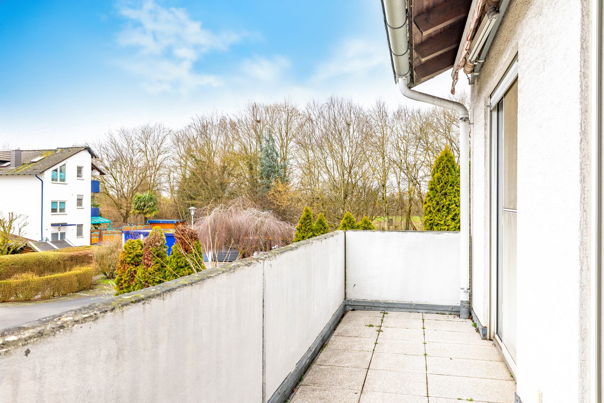 Immobilienangebot - Maintal - Alle - Maintal-Dörnigheim: Gepflegtes, geräumiges Einfamilienhaus (DHH) mit Südausrichtung in Ortsrandlage