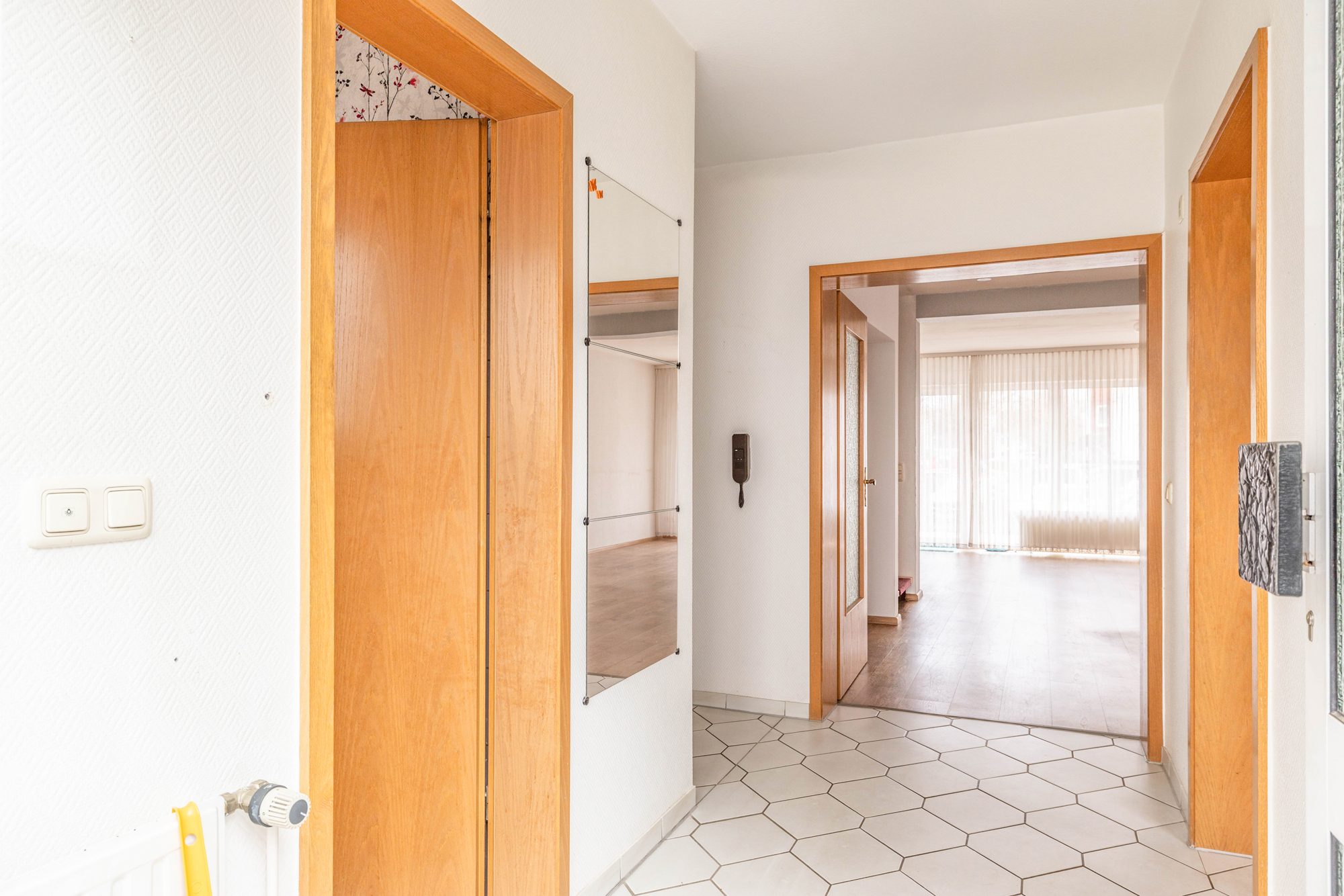 Immobilienangebot - Maintal - Alle - Maintal-Dörnigheim: Gepflegtes, geräumiges Einfamilienhaus (DHH) mit Südausrichtung in Ortsrandlage