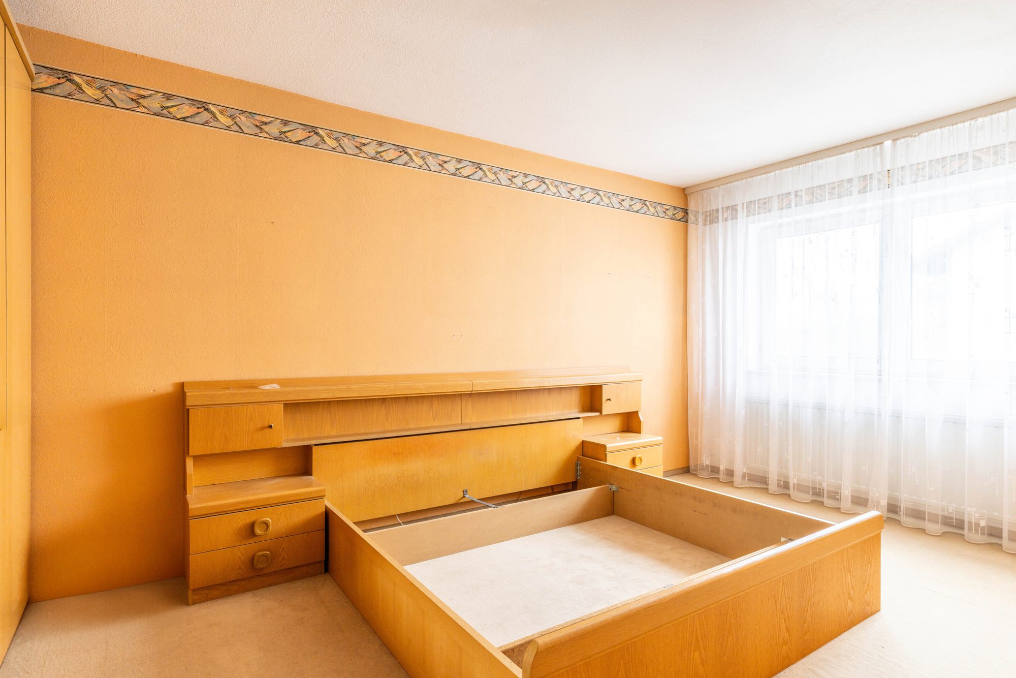 Immobilienangebot - Maintal - Alle - Maintal-Dörnigheim: Gepflegtes, geräumiges Einfamilienhaus (DHH) mit Südausrichtung in Ortsrandlage